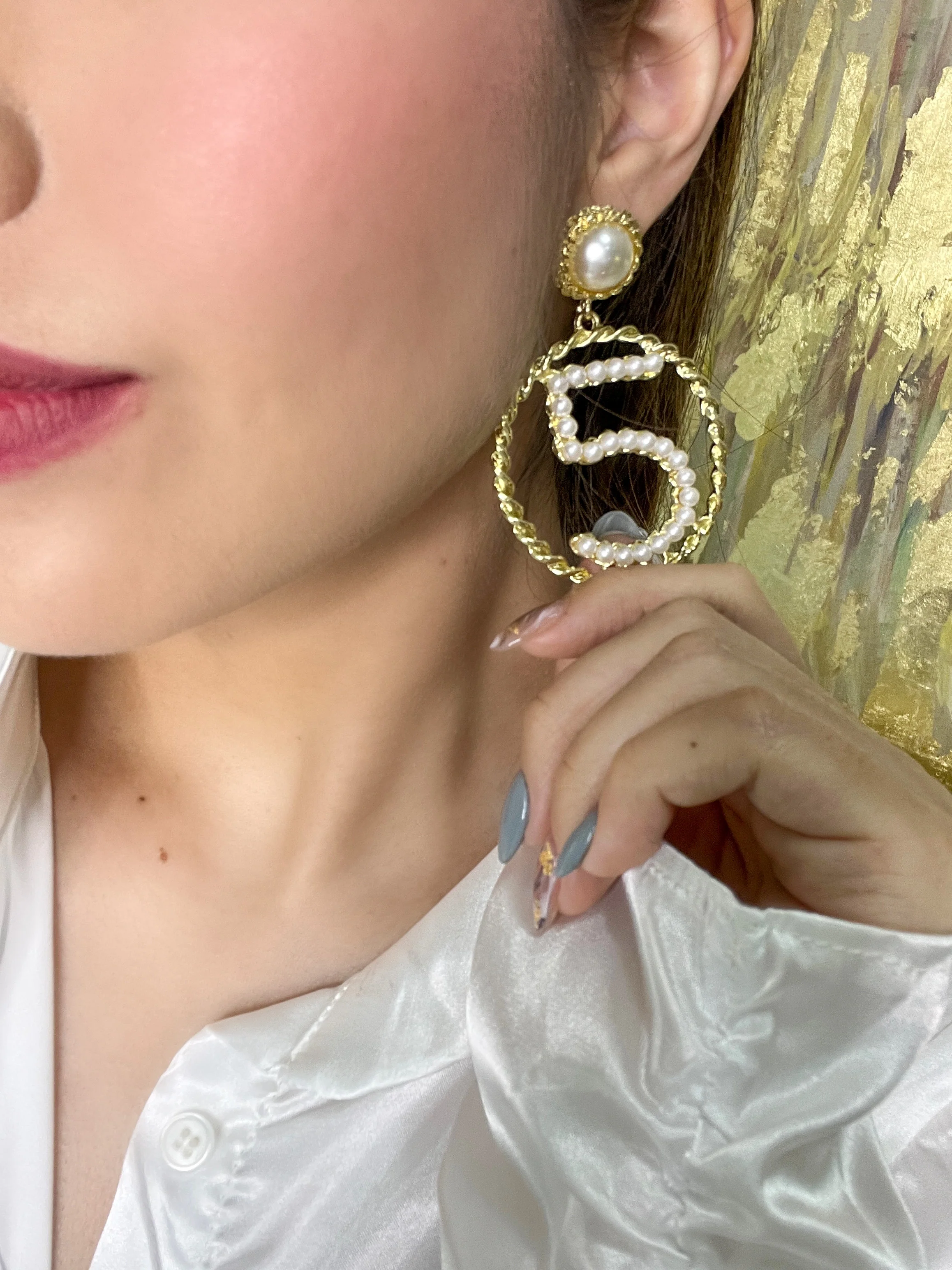 Aretes con perlas blancas - Image 2