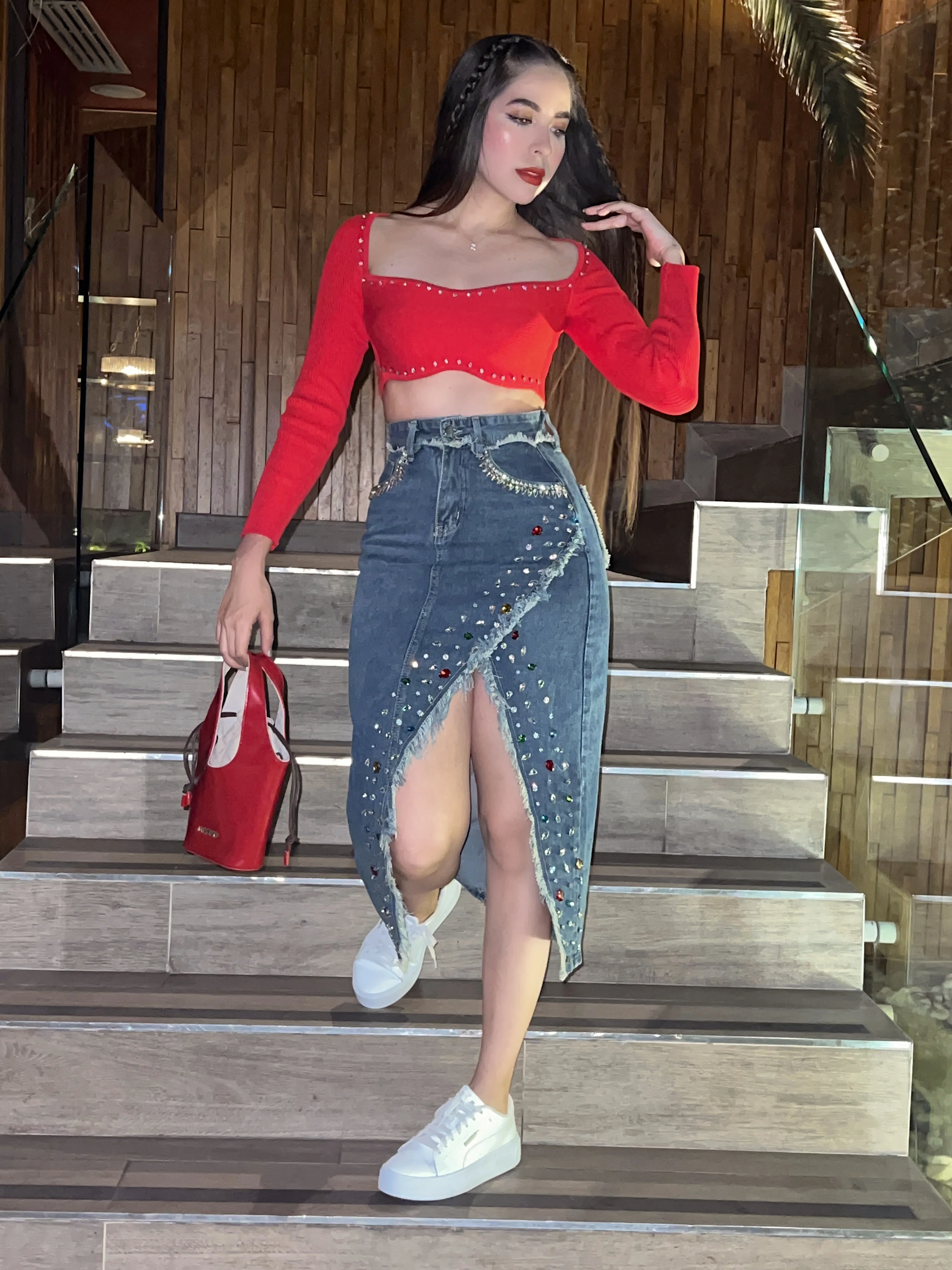 BLUSA ROJA MANGA LARGA CON PEDRERÍA