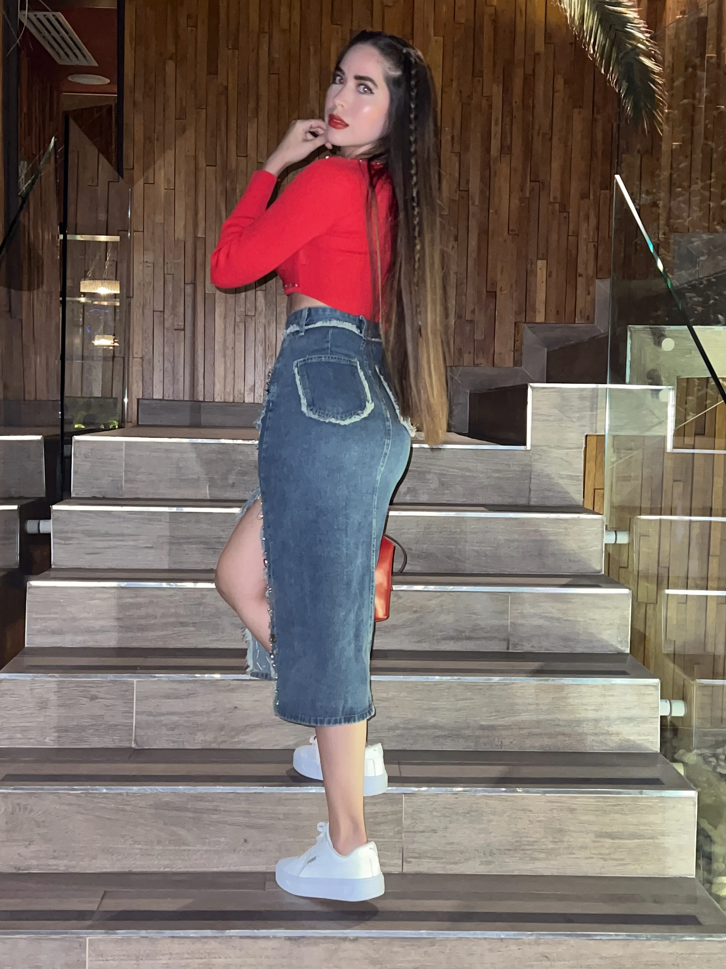 BLUSA ROJA MANGA LARGA CON PEDRERÍA - Image 2