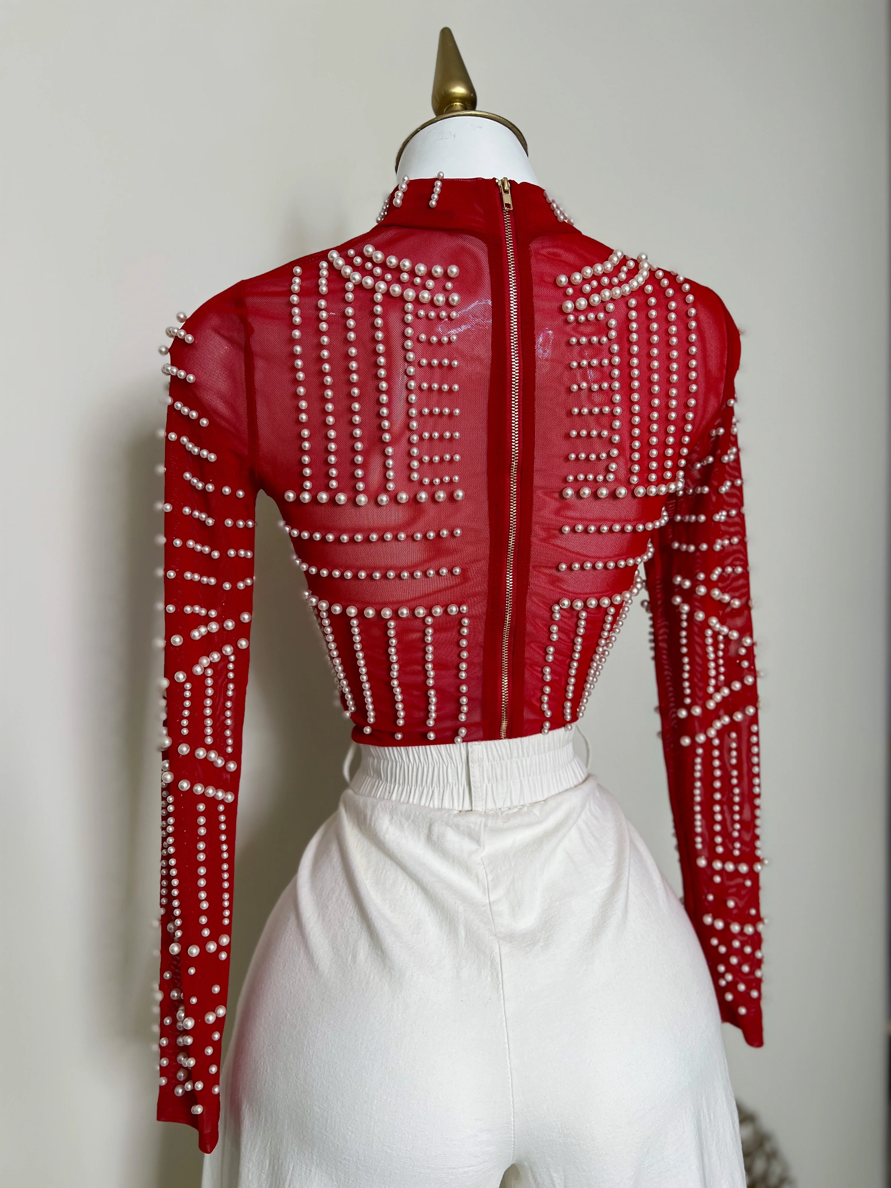 BLUSA ROJA CON PERLAS - Image 2