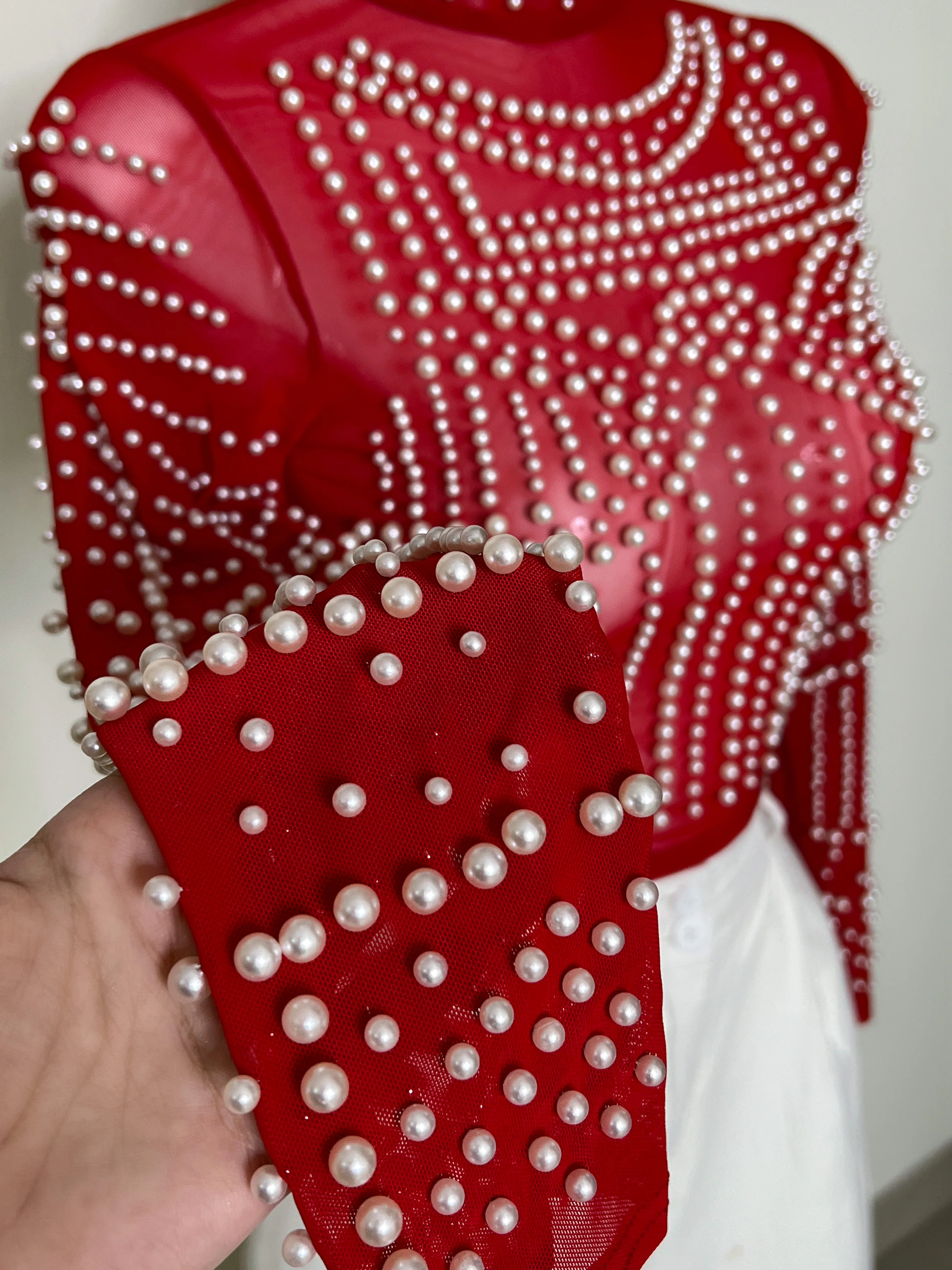 BLUSA ROJA CON PERLAS - Image 4