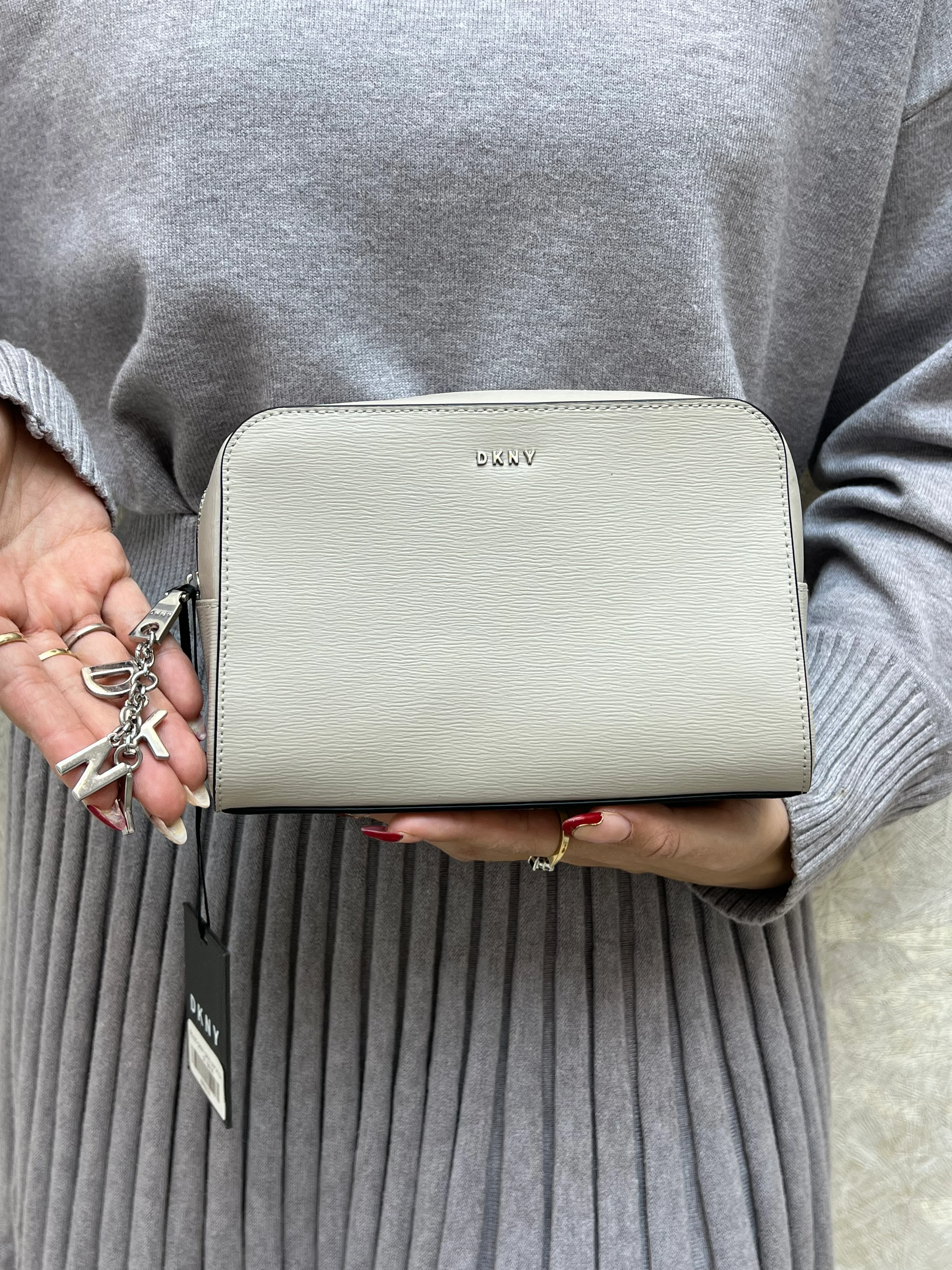 BOLSO DKNY HUESO