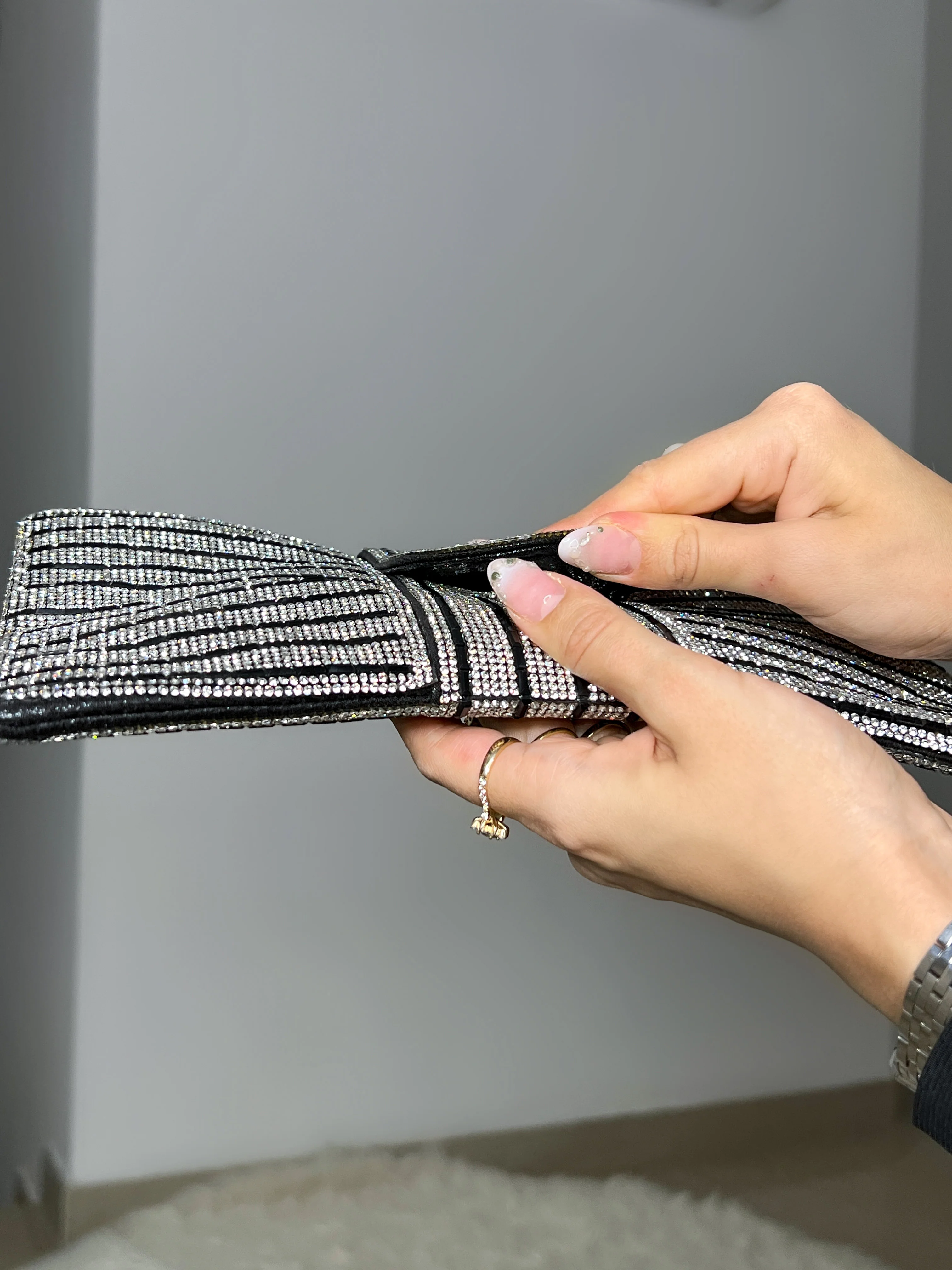 BOLSO MOÑO NEGRO Y PLATA - Image 3