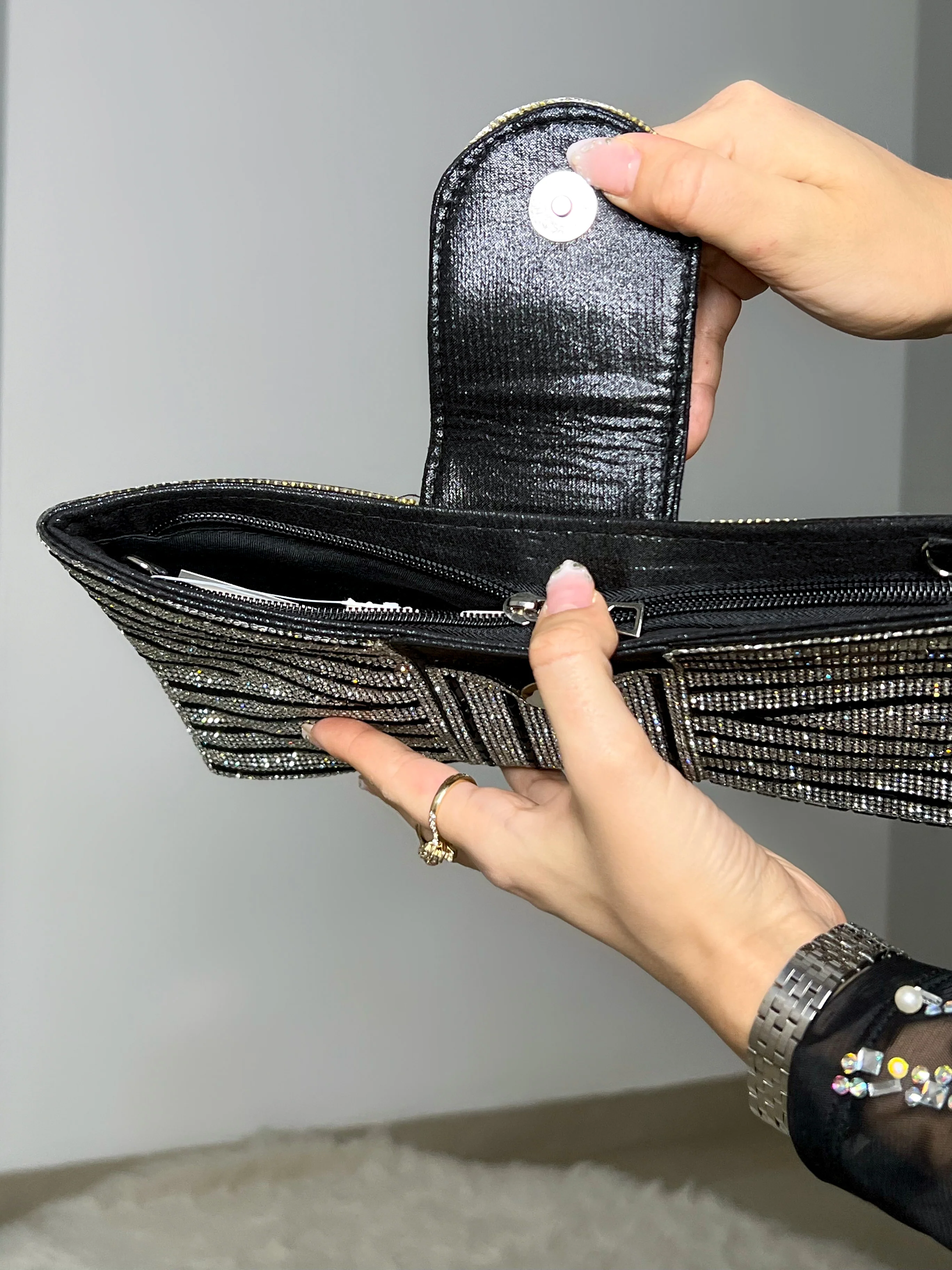 BOLSO MOÑO NEGRO Y PLATA - Image 4