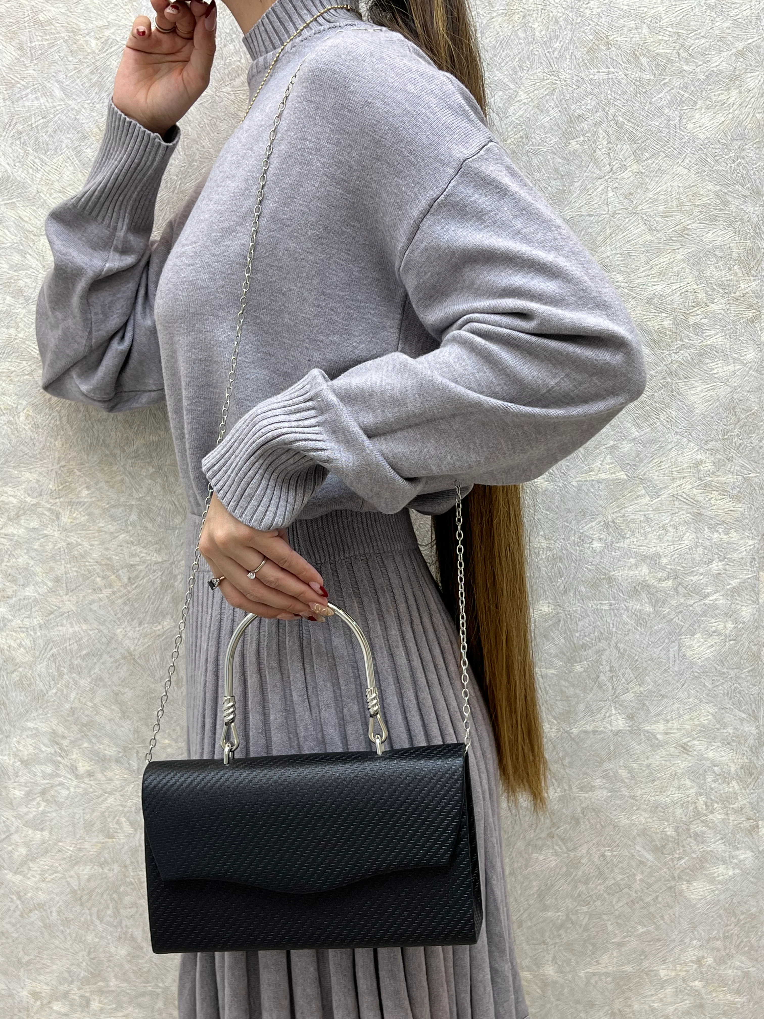 BOLSO NEGRO CON CORREA - Image 3