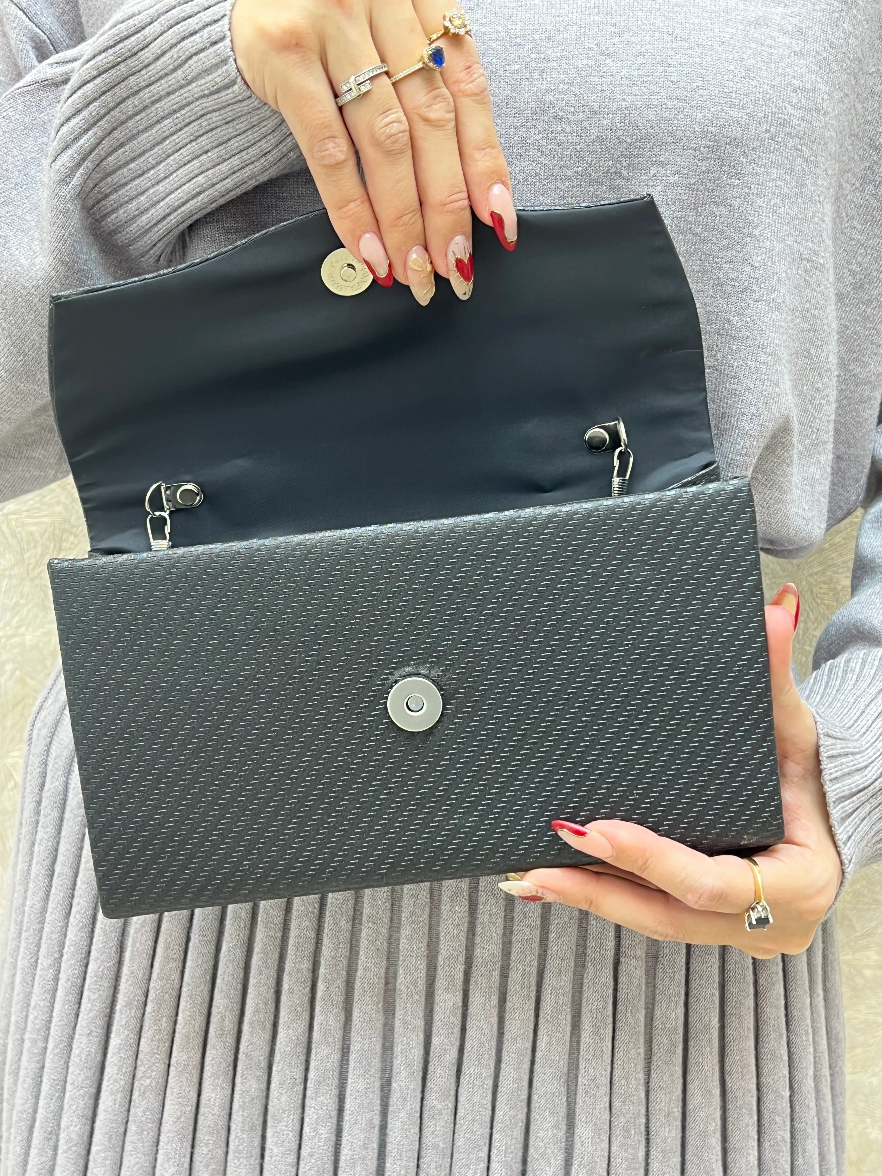 BOLSO NEGRO CON CORREA - Image 4