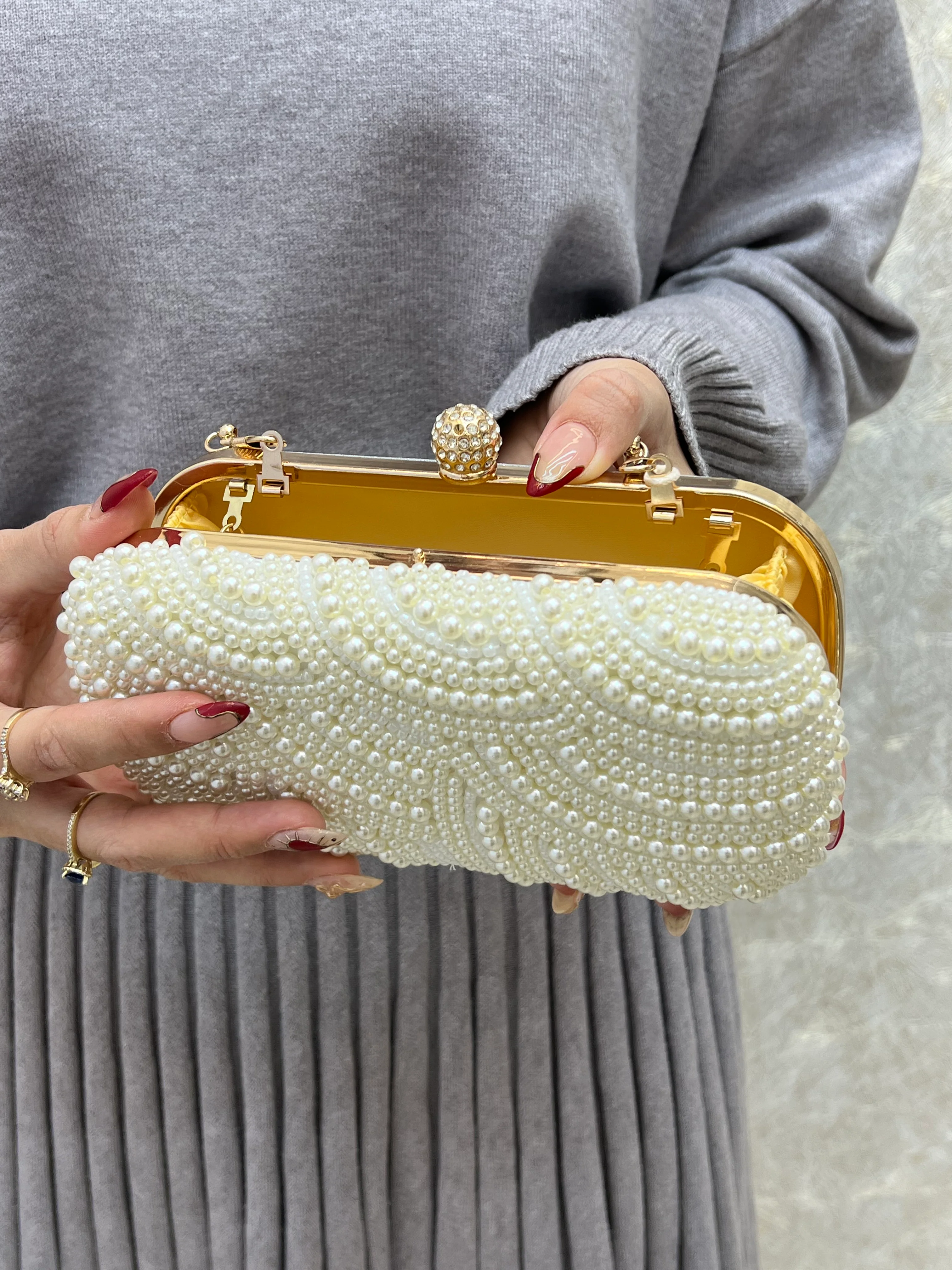 BOLSO RIGIDO CON PERLAS BLANCO - Image 5