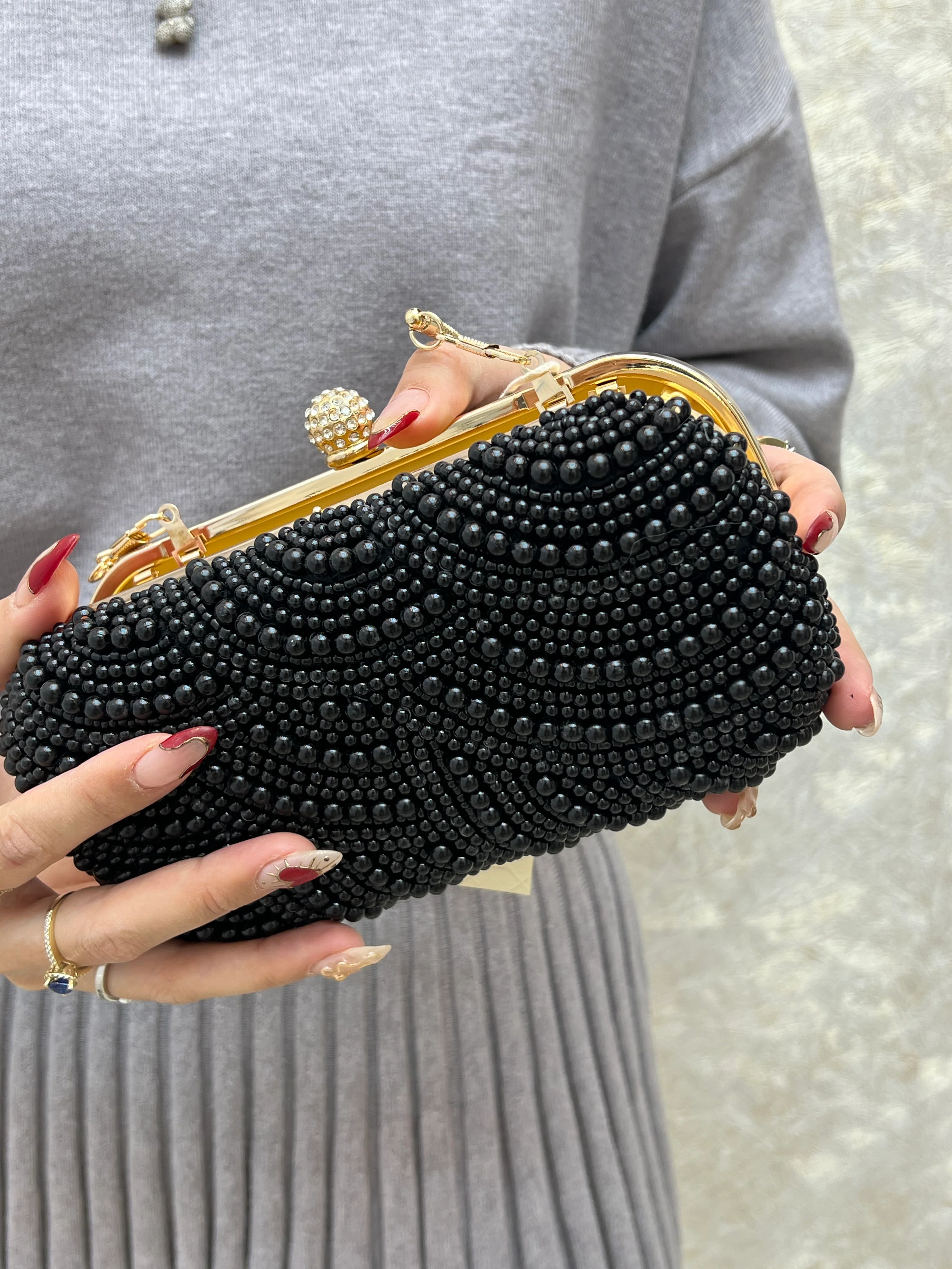 BOLSO RIGIDO CON PERLAS NEGRO - Image 2