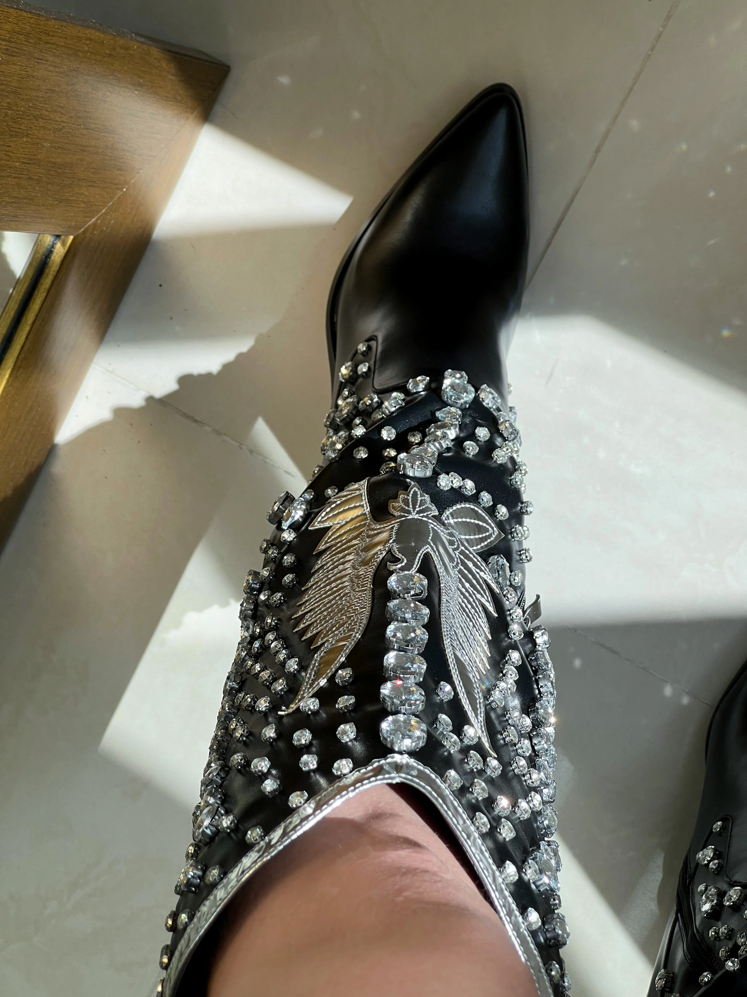 BOTAS COWBOY NEGRAS CON PEDRERÍA - Image 9