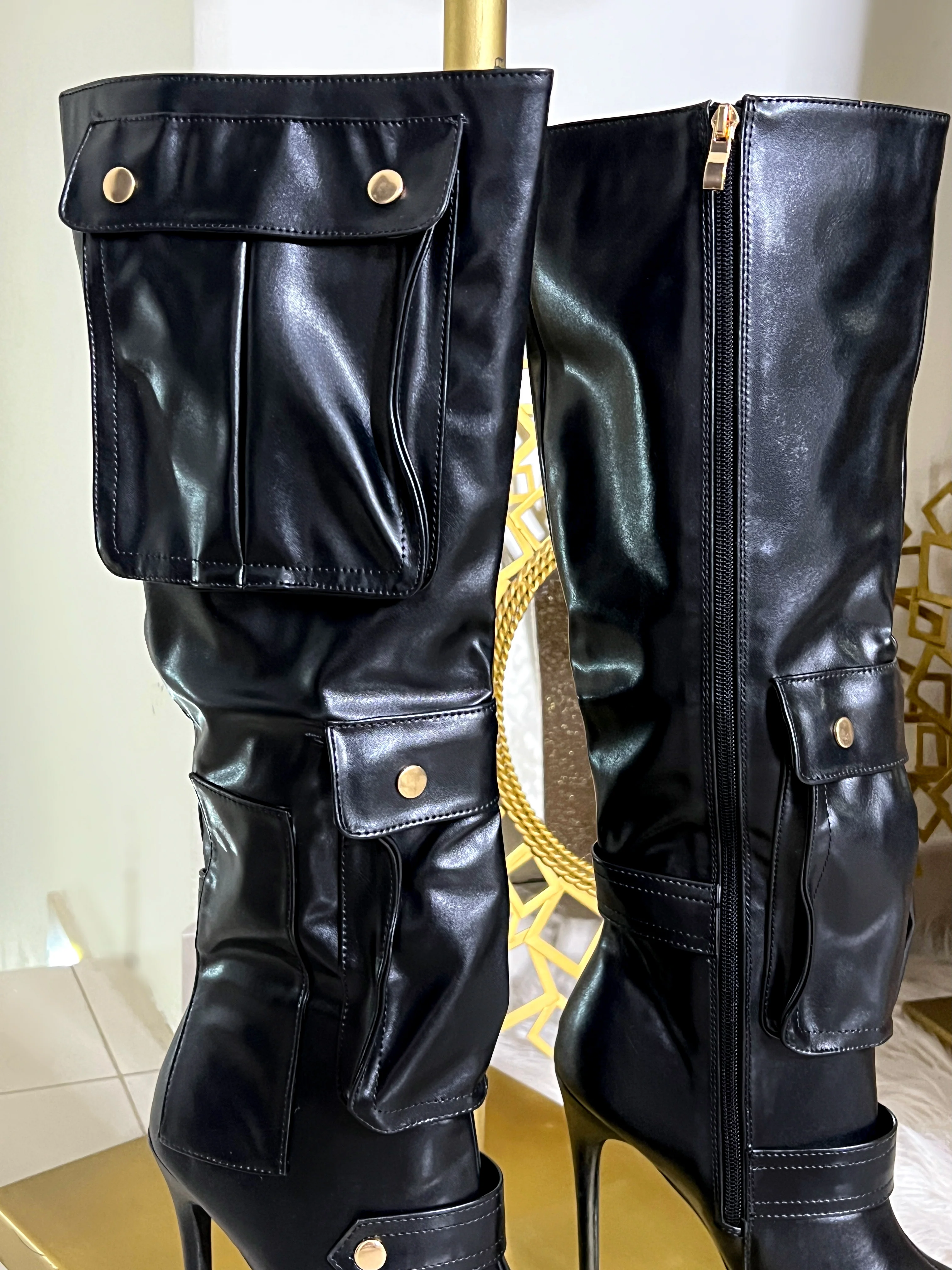 BOTAS NEGRAS CON BOLSAS - Image 4