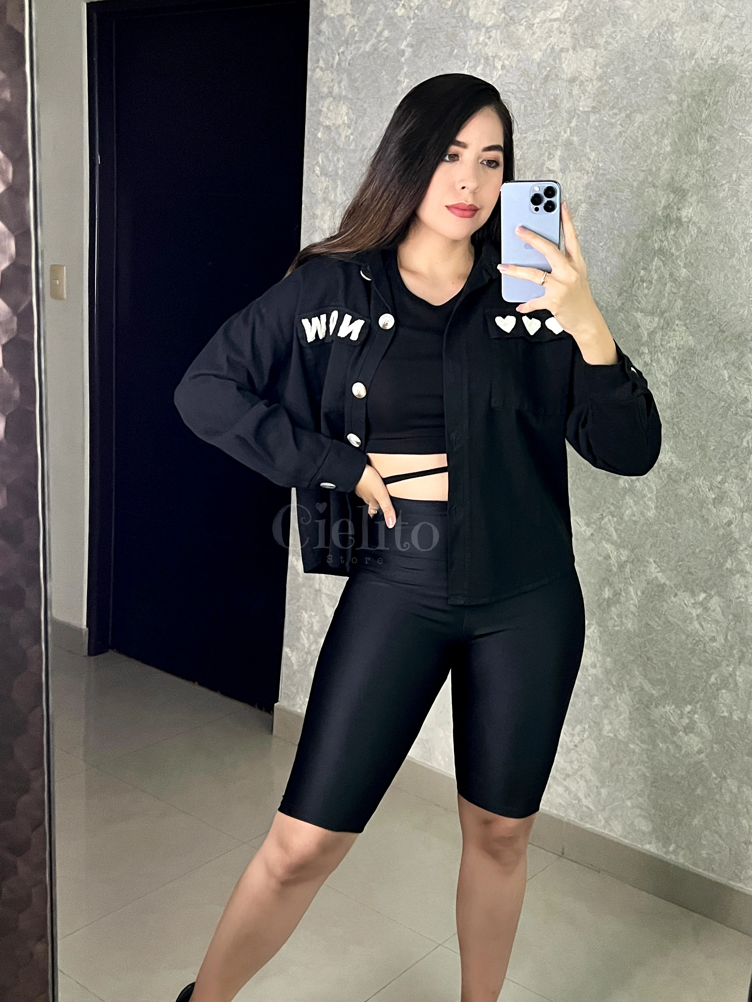 CAMISA NEGRA CON PELUCHITO - Image 3