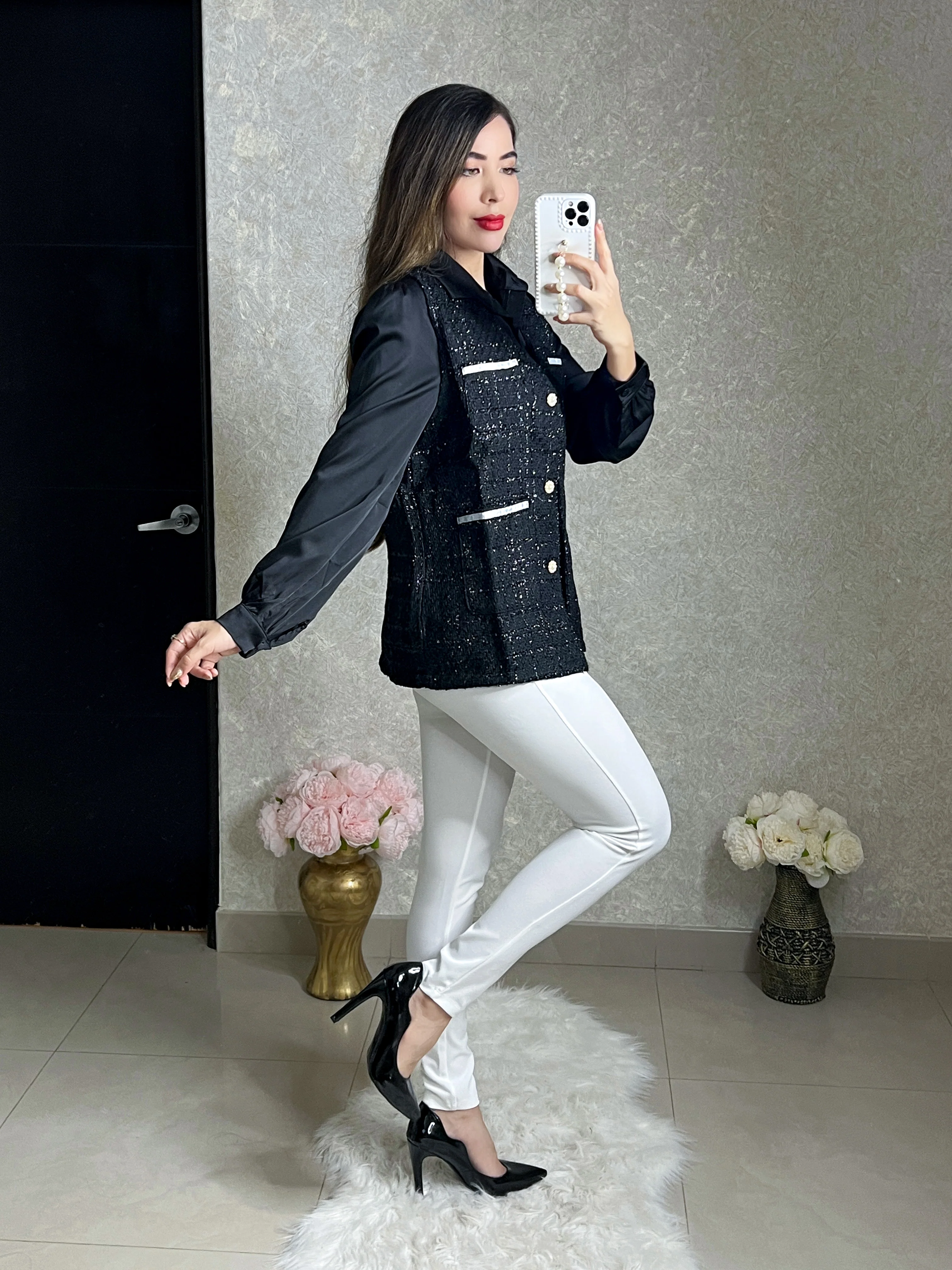 CHALECO NEGRO CON MOÑOS - Image 3