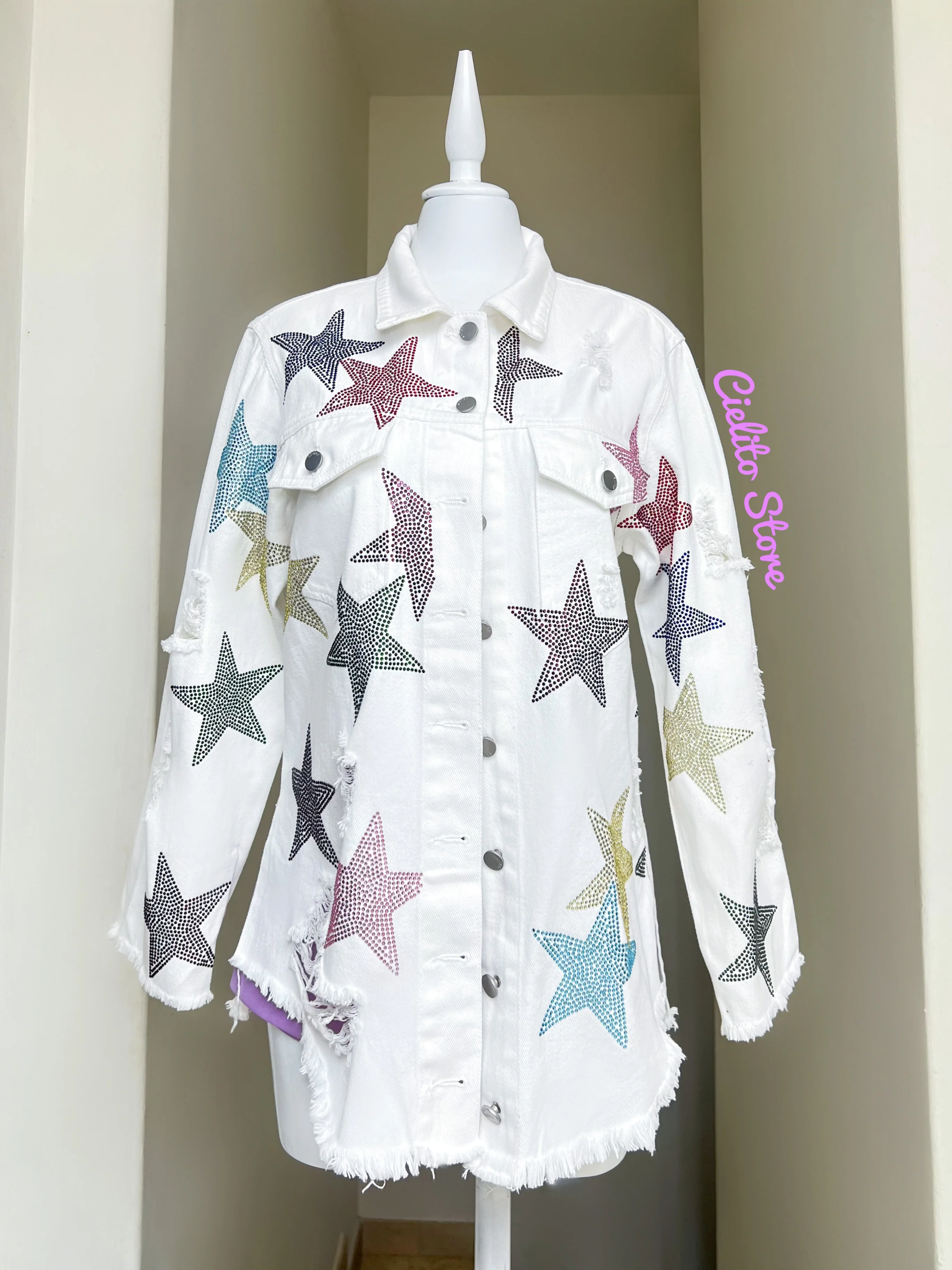 CHAQUETA BLANCA CON ESTRELLAS - Image 2