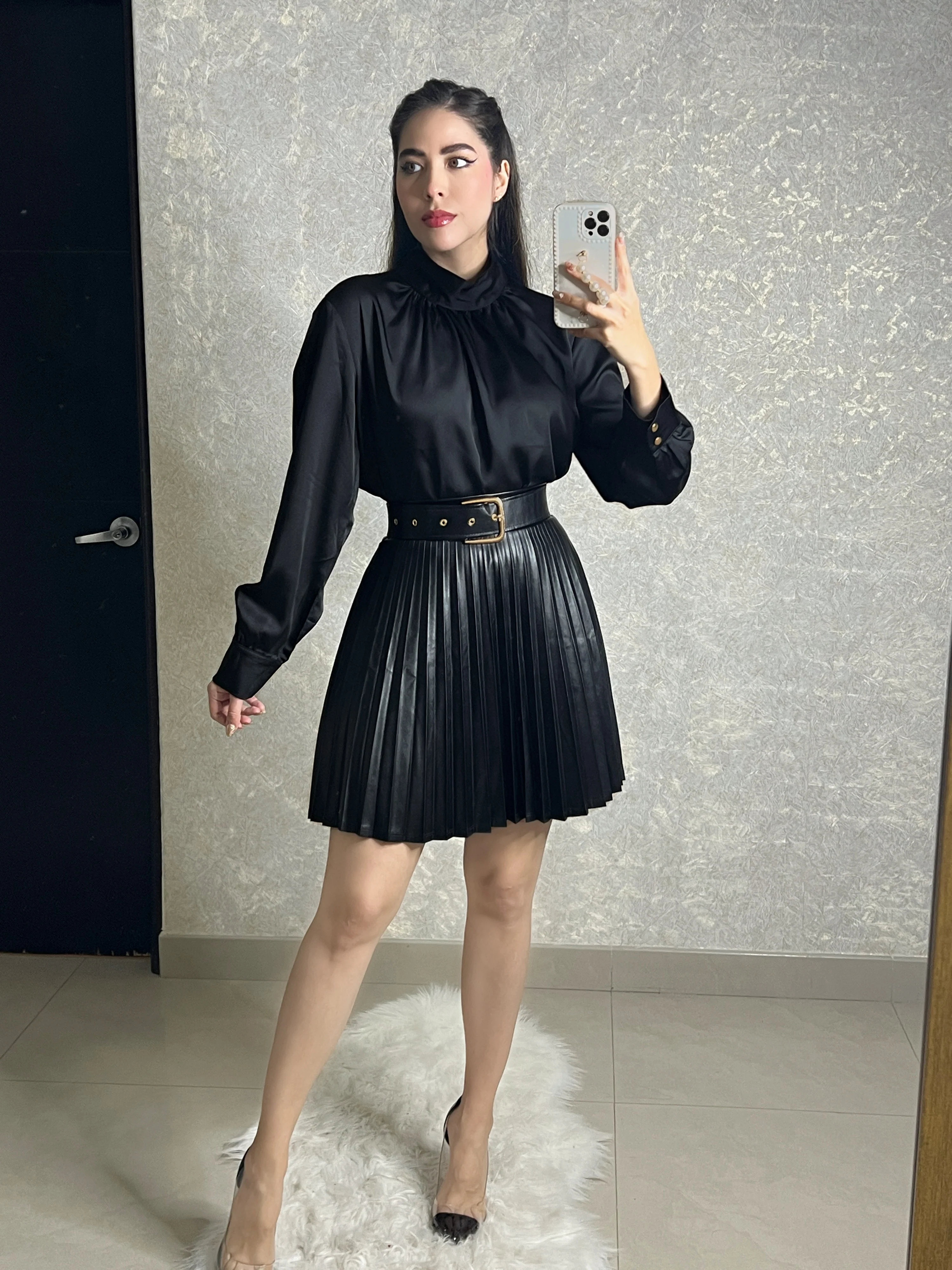 Blusa negra satinada - Image 5