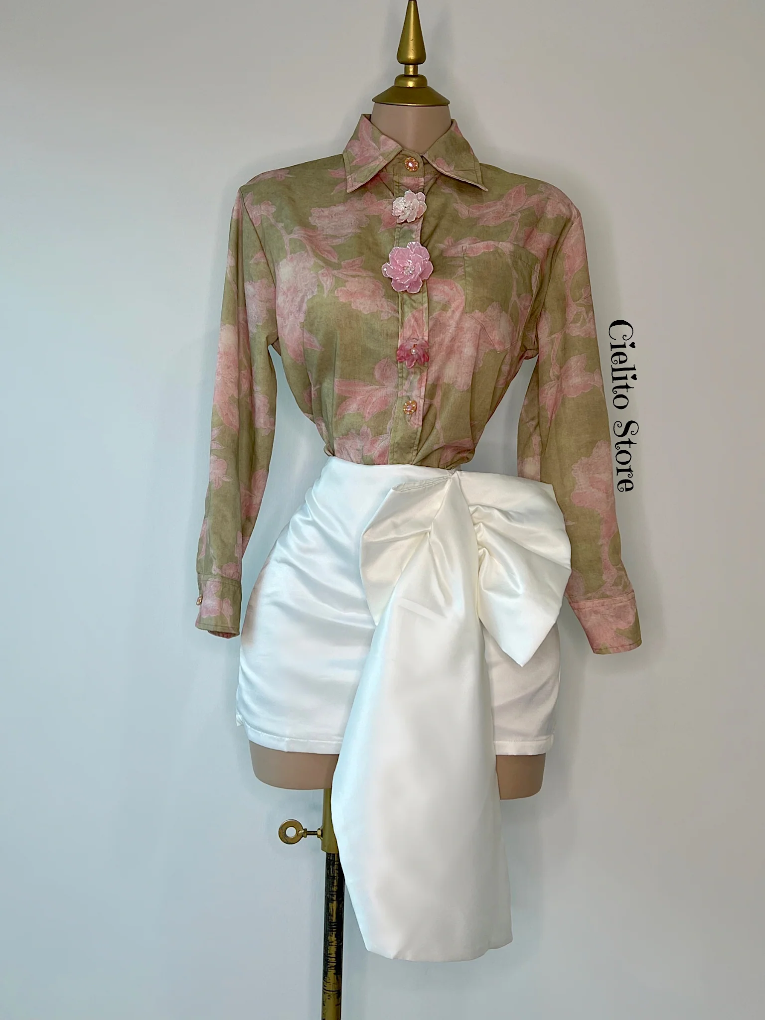 FALDA BLANCA CON MOÑO