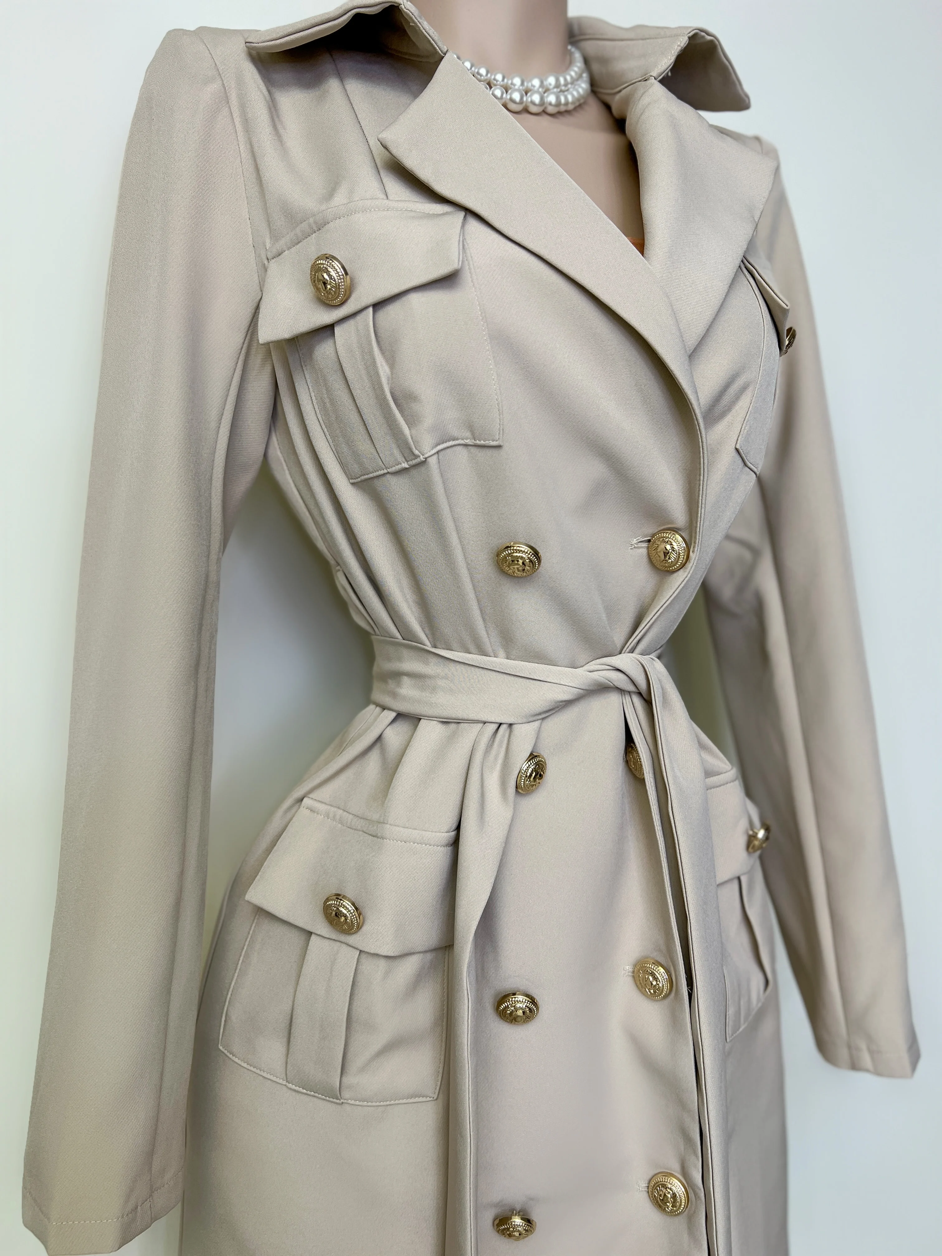 GABARDINA BEIGE CON BOTÓN - Image 3