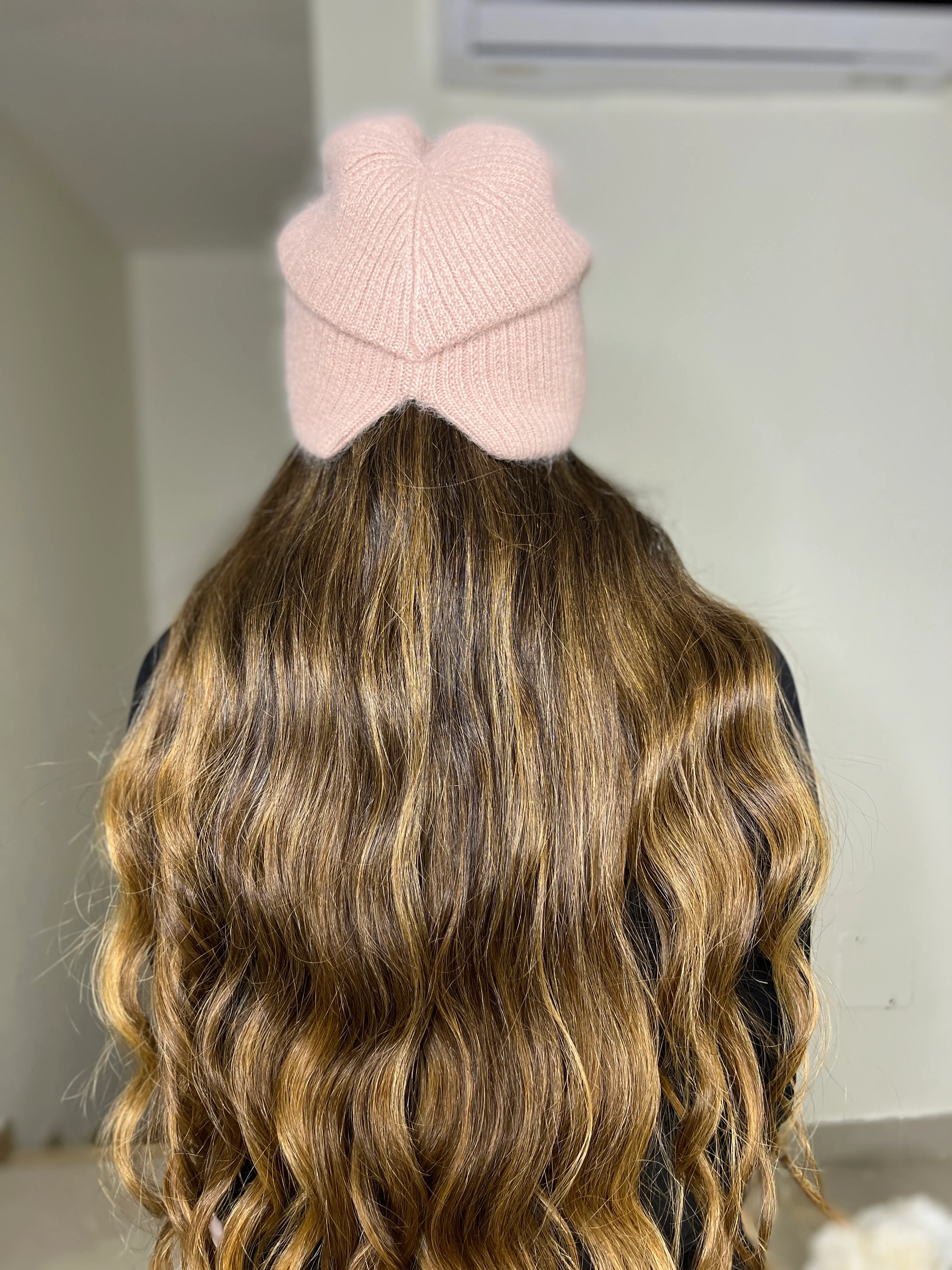 GORRITO ROSAPELUCHITO CON FLOR DE PIEDRITAS - Image 2