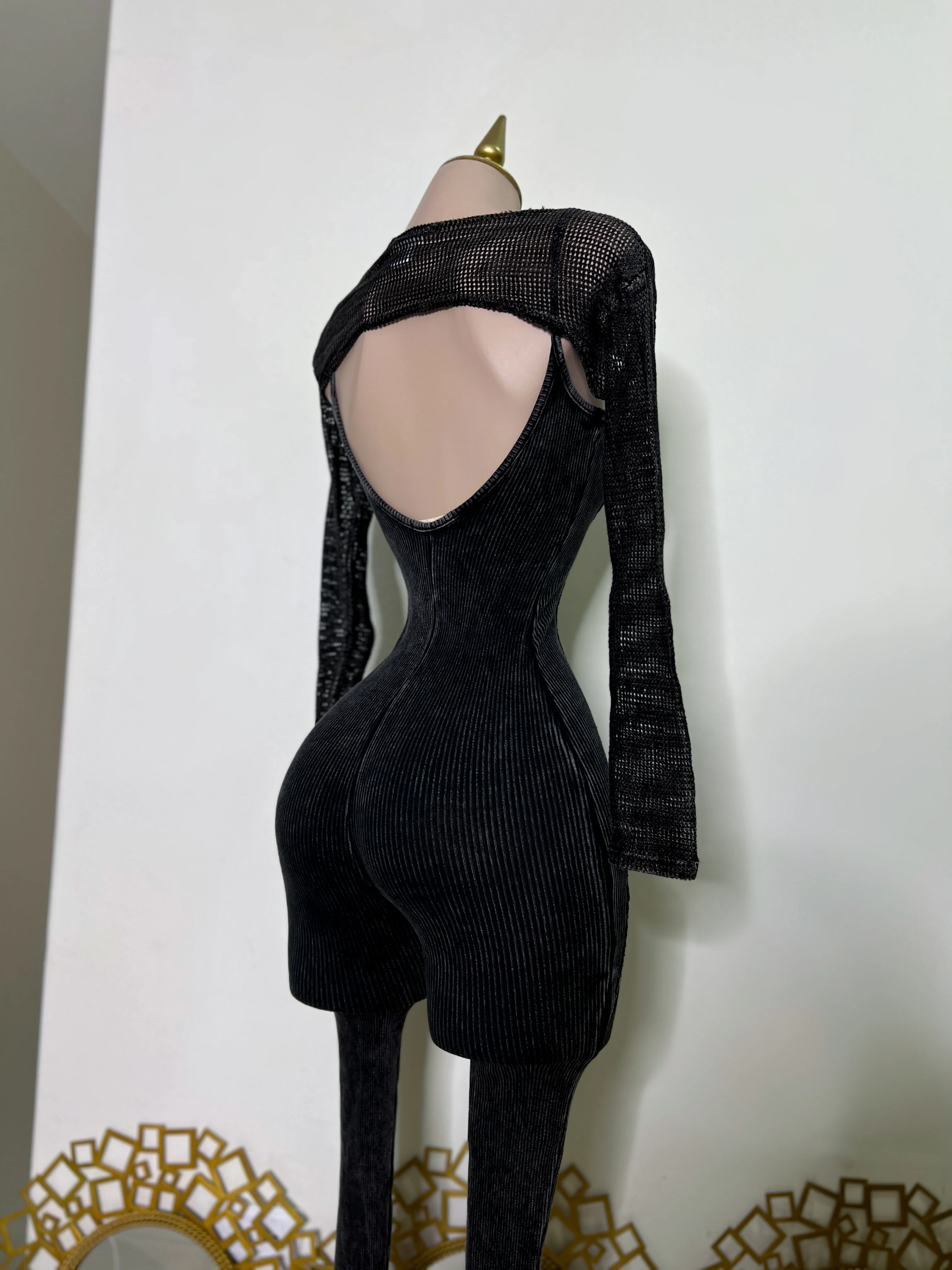 JUMPER NEGRO CON MANGAS DE RED - Image 3