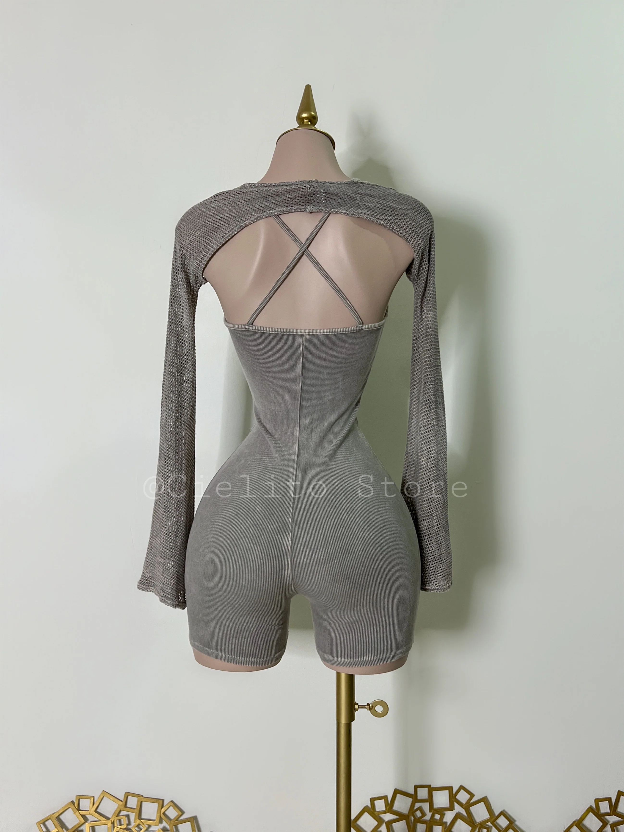 MONO CORTO GRIS CON MANGAS DE RED - Image 8