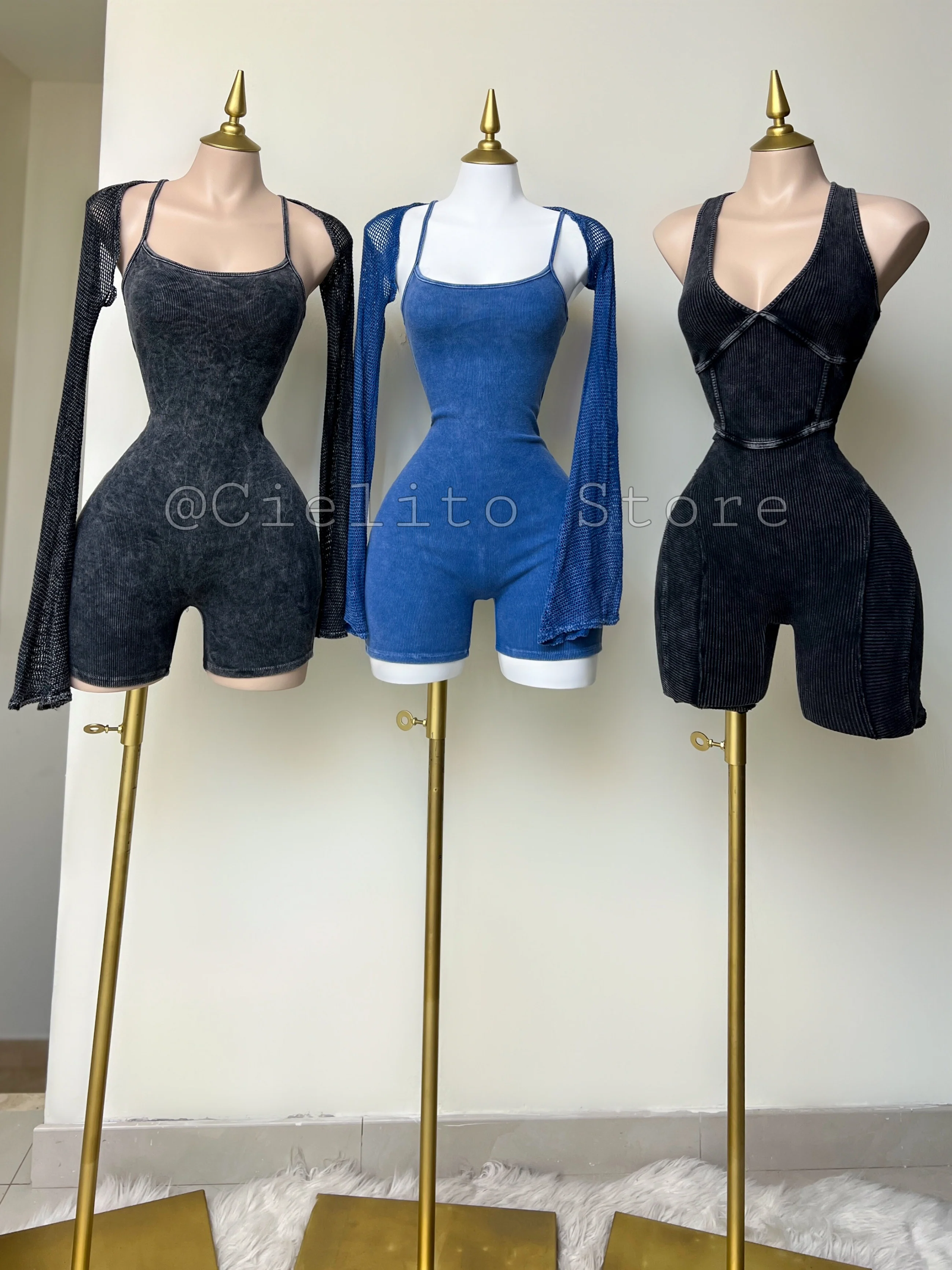 MONO CORTO NEGRO CON MANGAS DE RED - Image 3