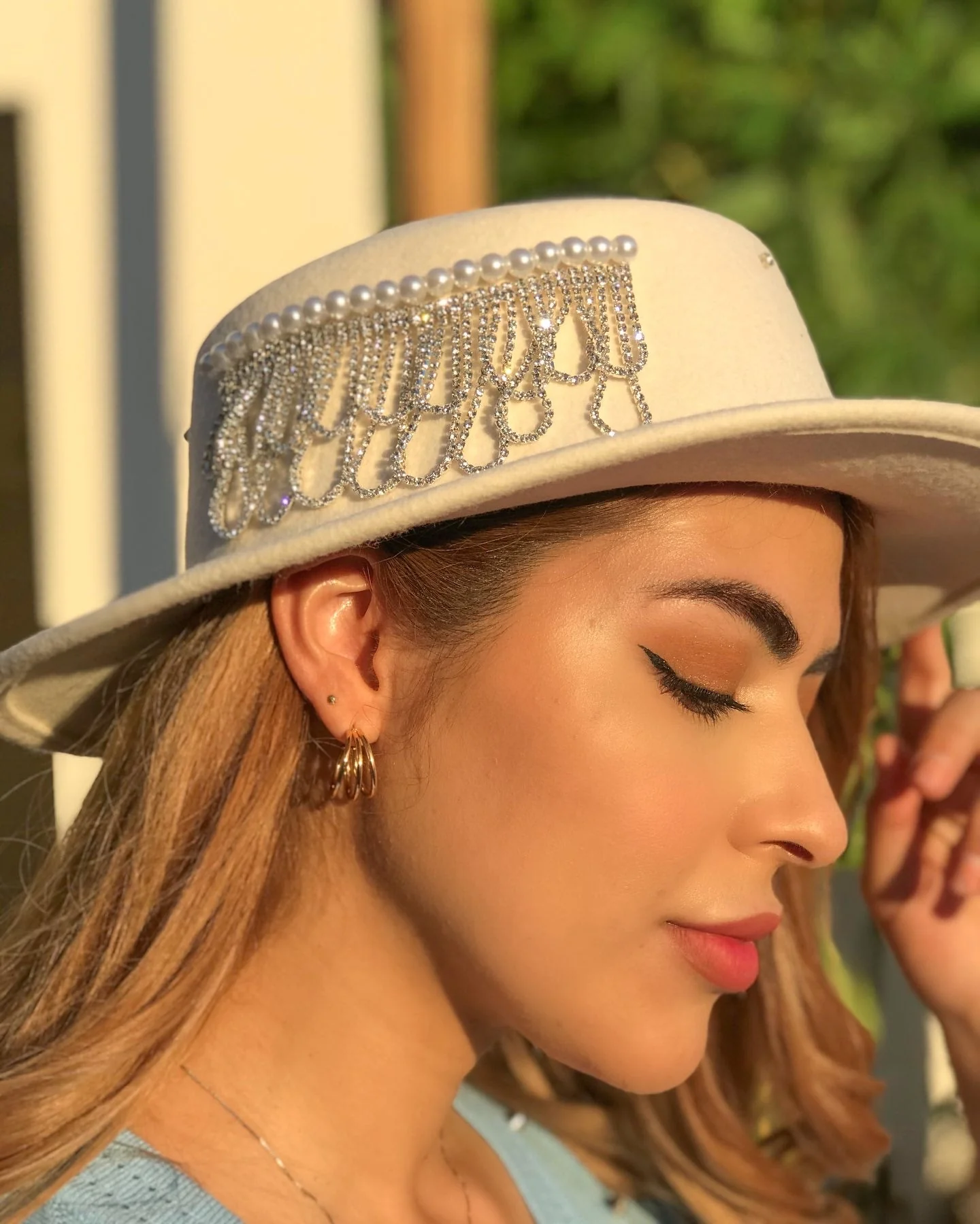 Sombrero blanco con pedrería - Image 9