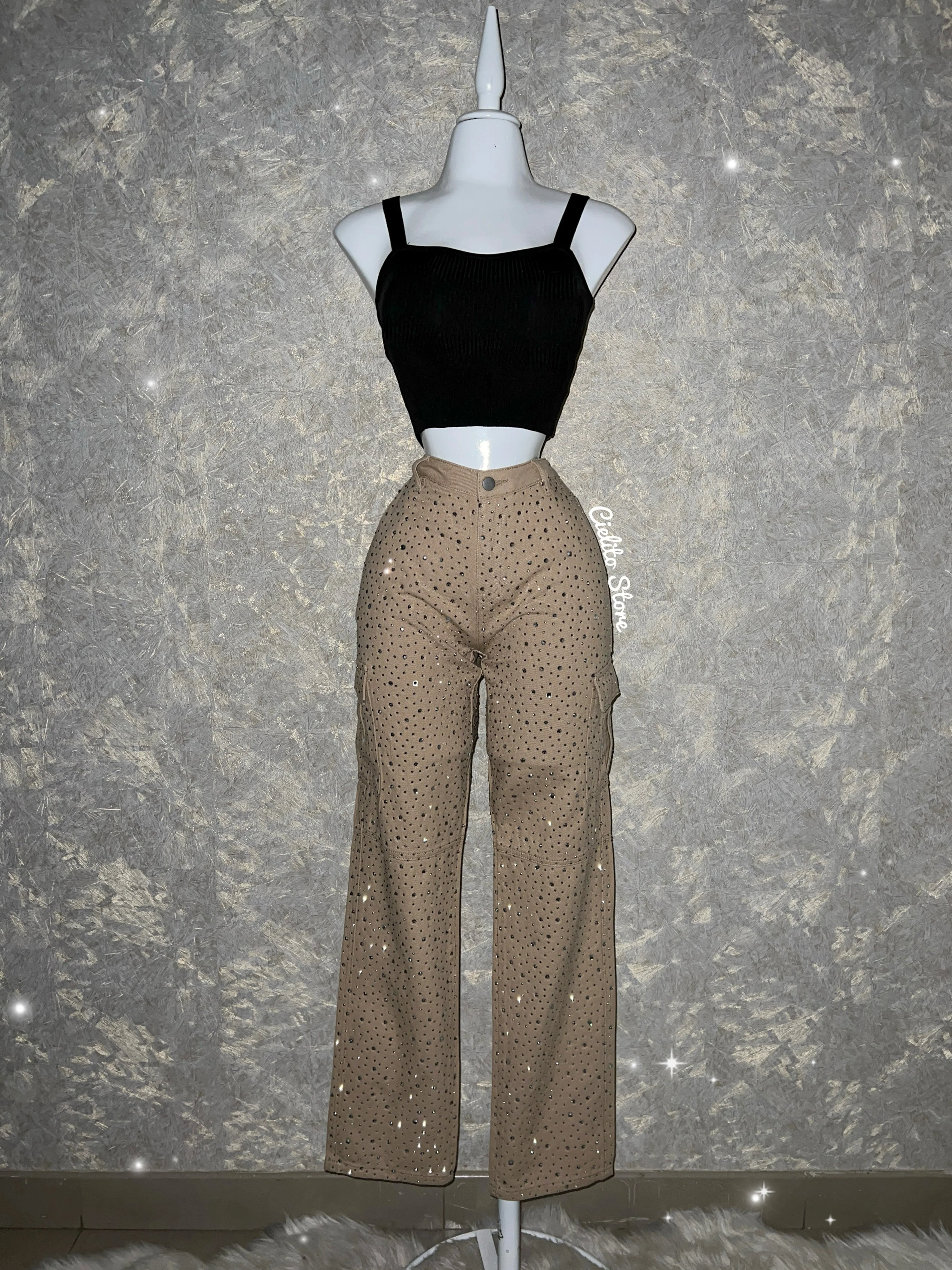 PANTALÓN CAQUI TELA TOTALMENTE DE PEDRERÍA FINA - Image 2