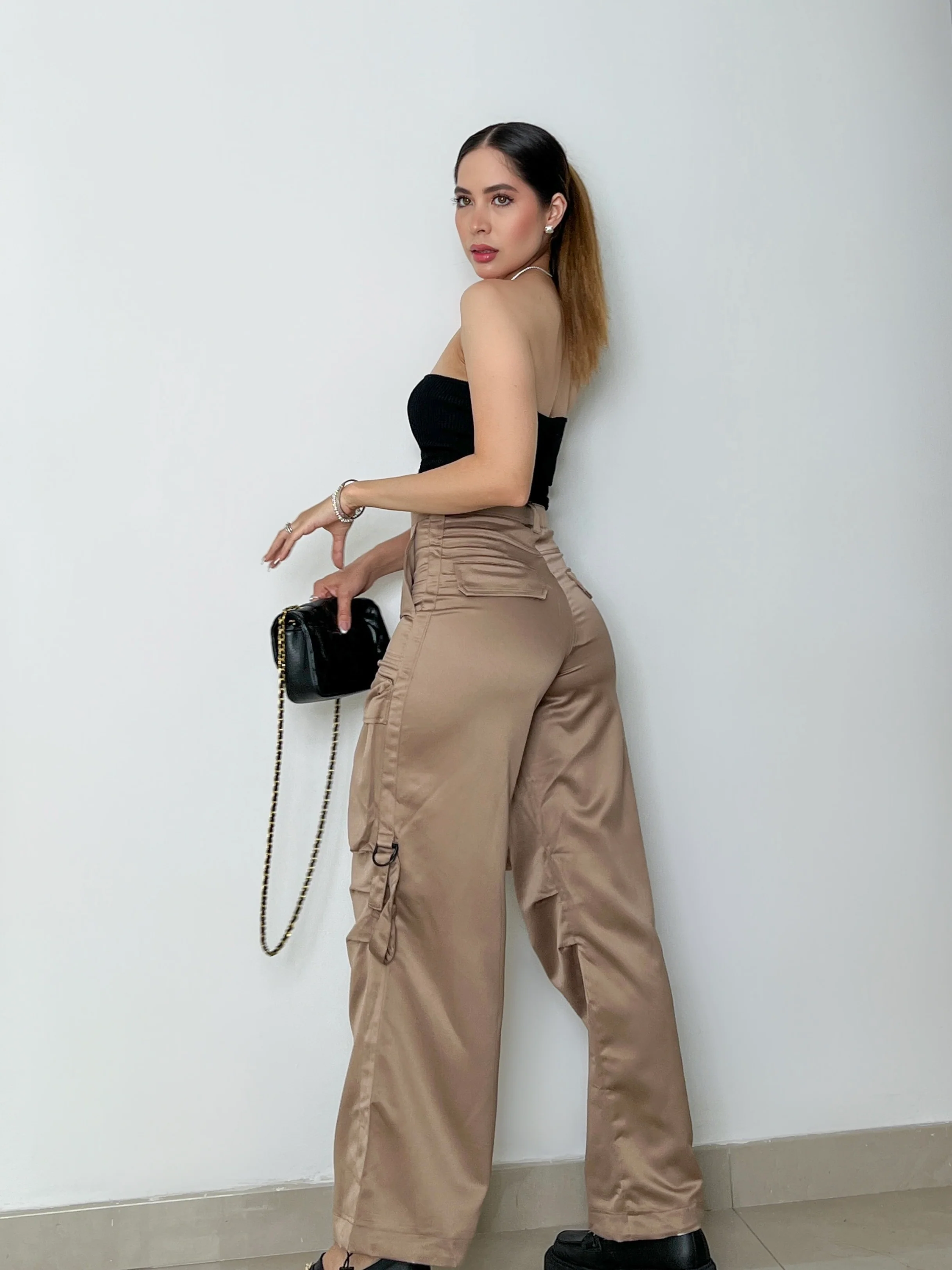 PANTALÓN CARGO SATINADO TIRO ALTO - Image 2