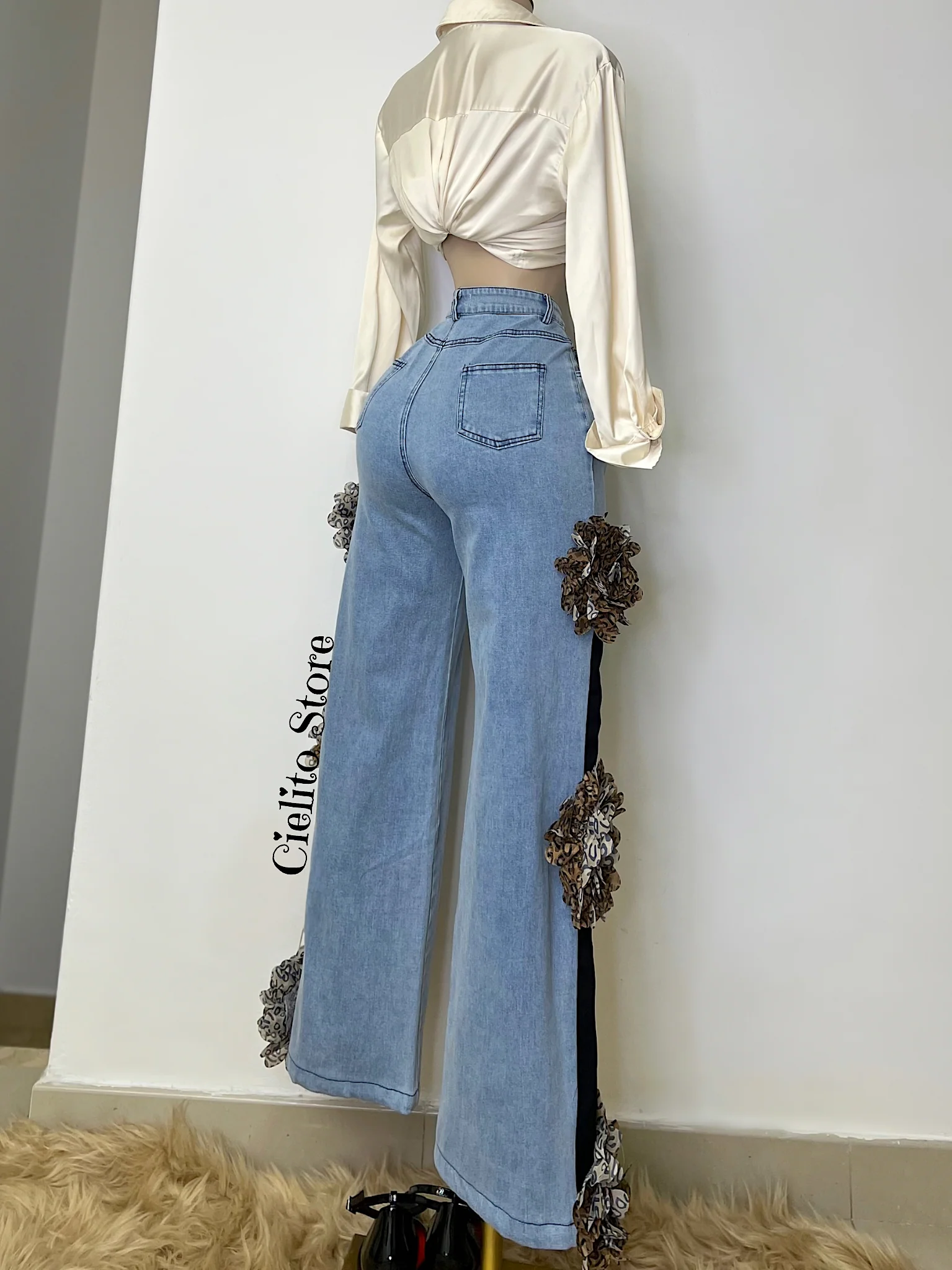 PANTALÓN DENIM CON PRENDEDOR DE FLOR - Image 3