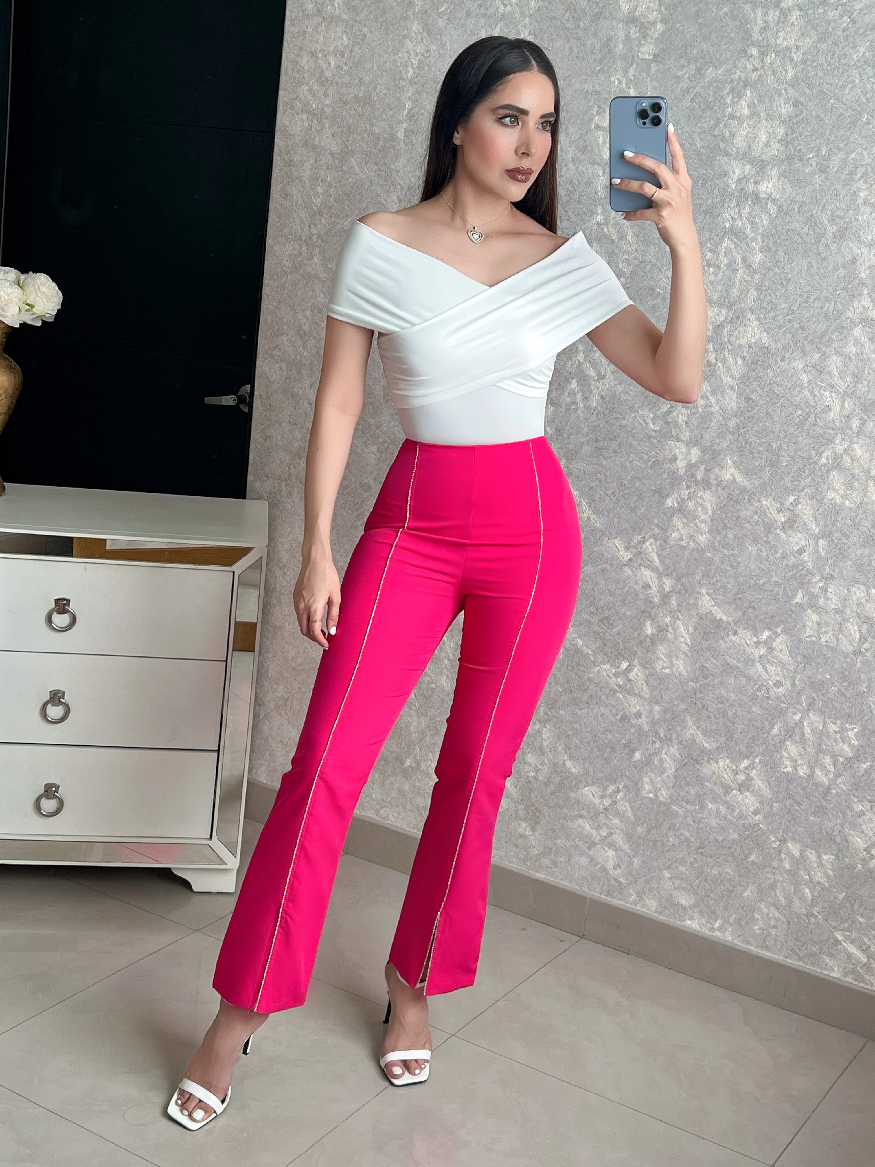 PANTALÓN ROSA CON ABERTURA