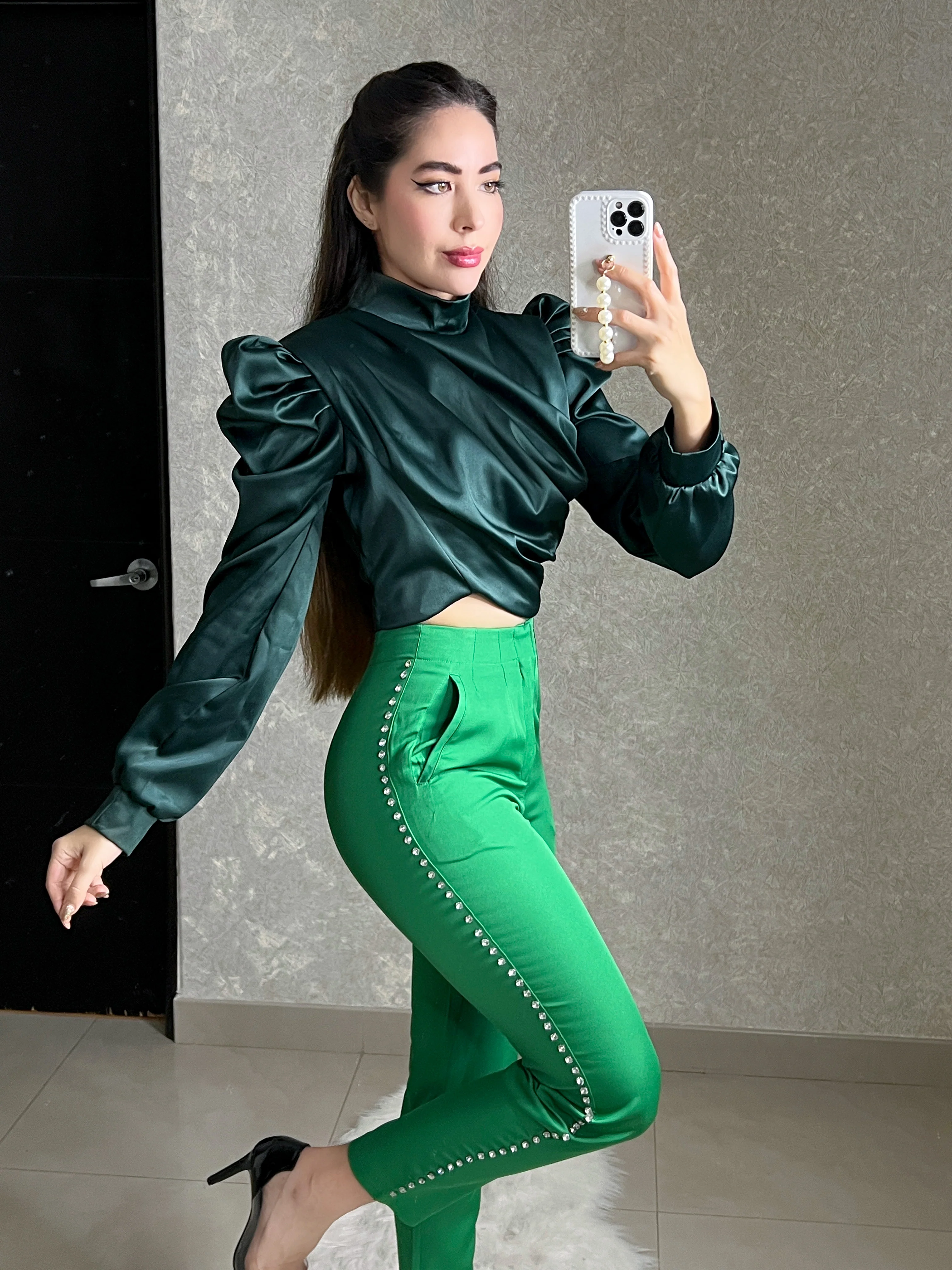 PANTALÓN VERDE CON PIEDRAS - Image 3