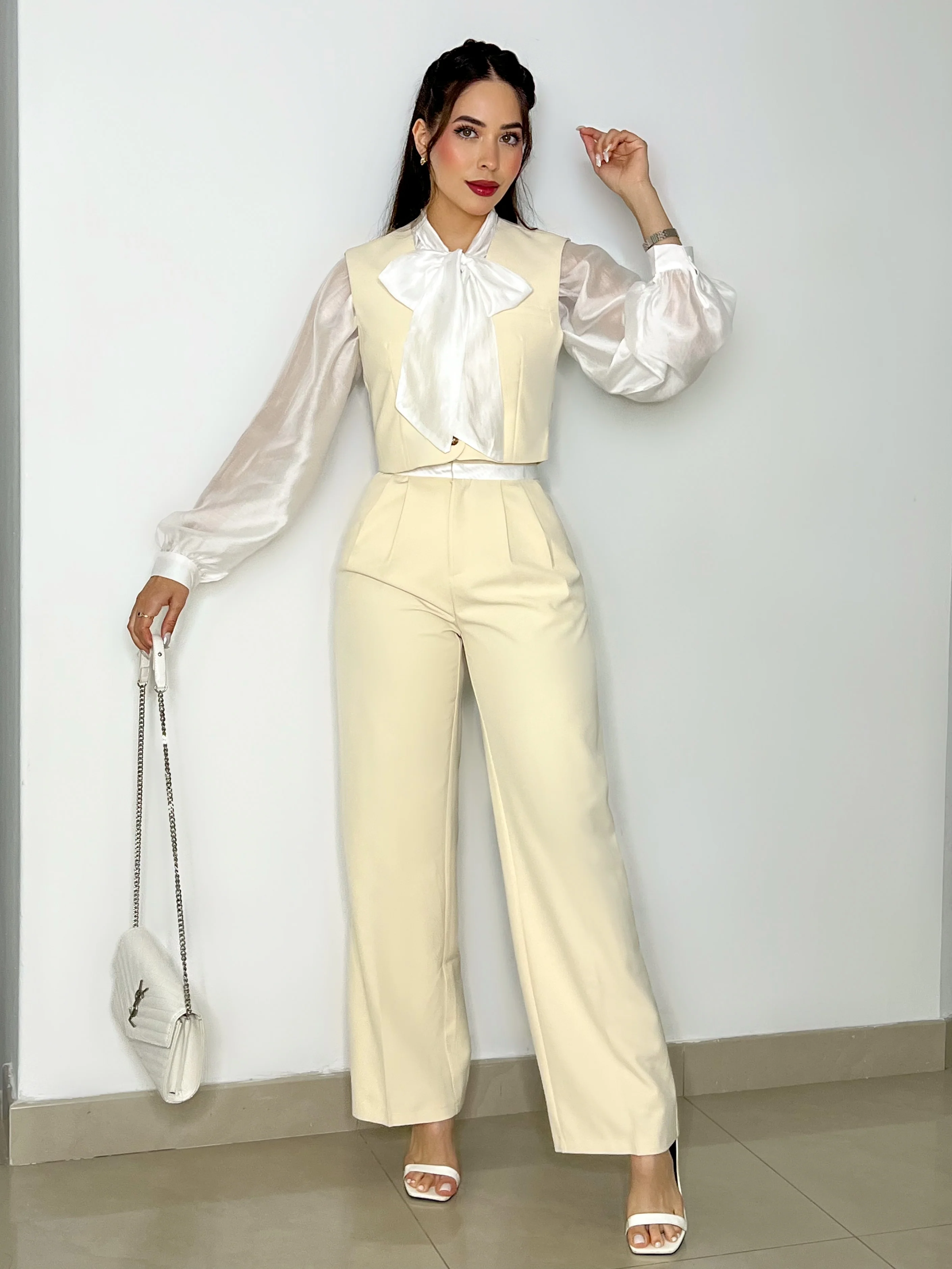 SET LESLIE IVORY