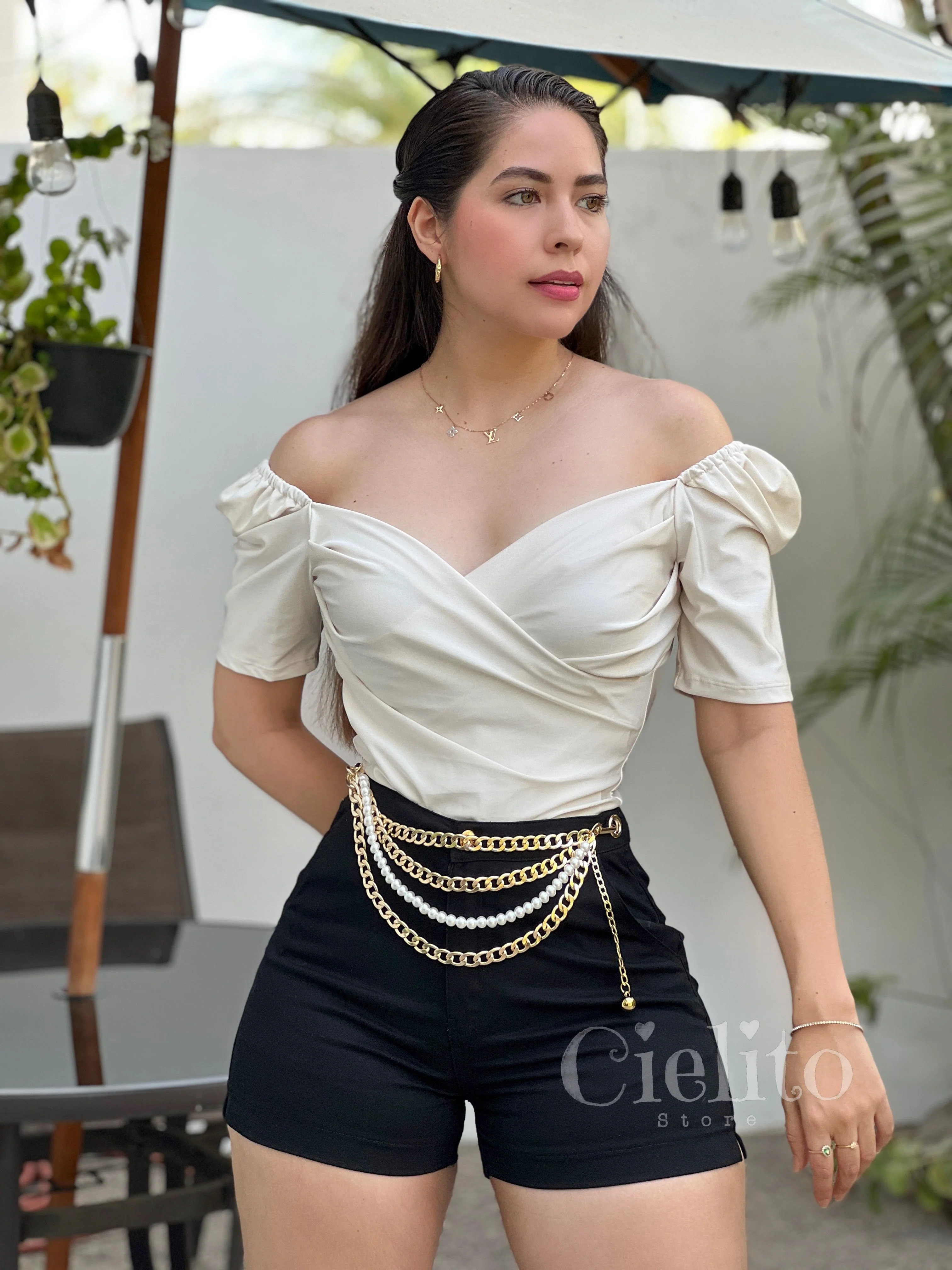 Short negro con cinturón de Cadena - Image 4
