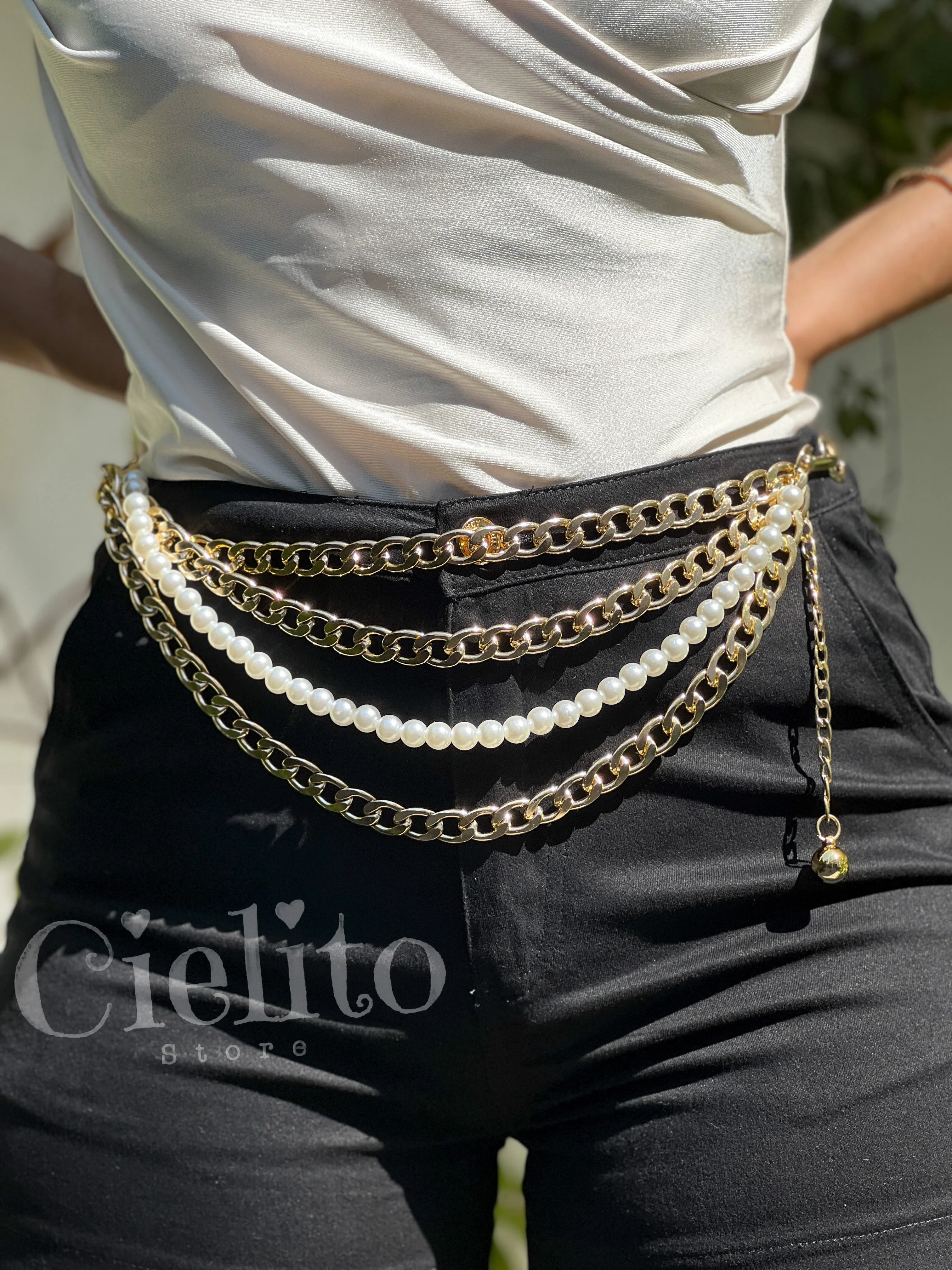 Short negro con cinturón de Cadena - Image 5