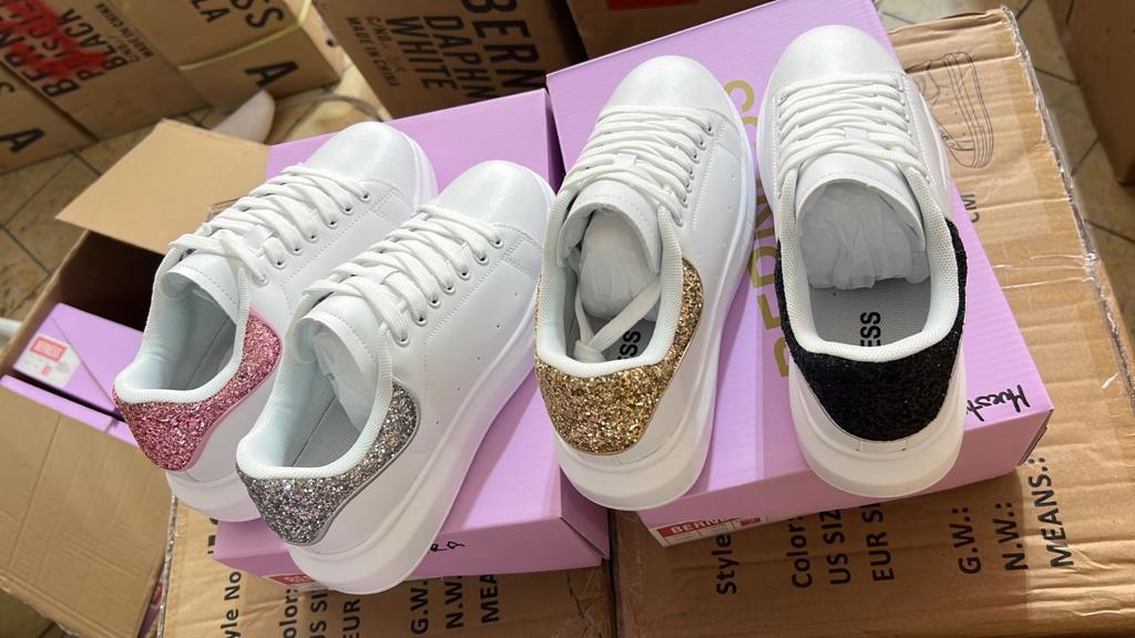 TENIS BLANCOS CON NEGRO - Image 10
