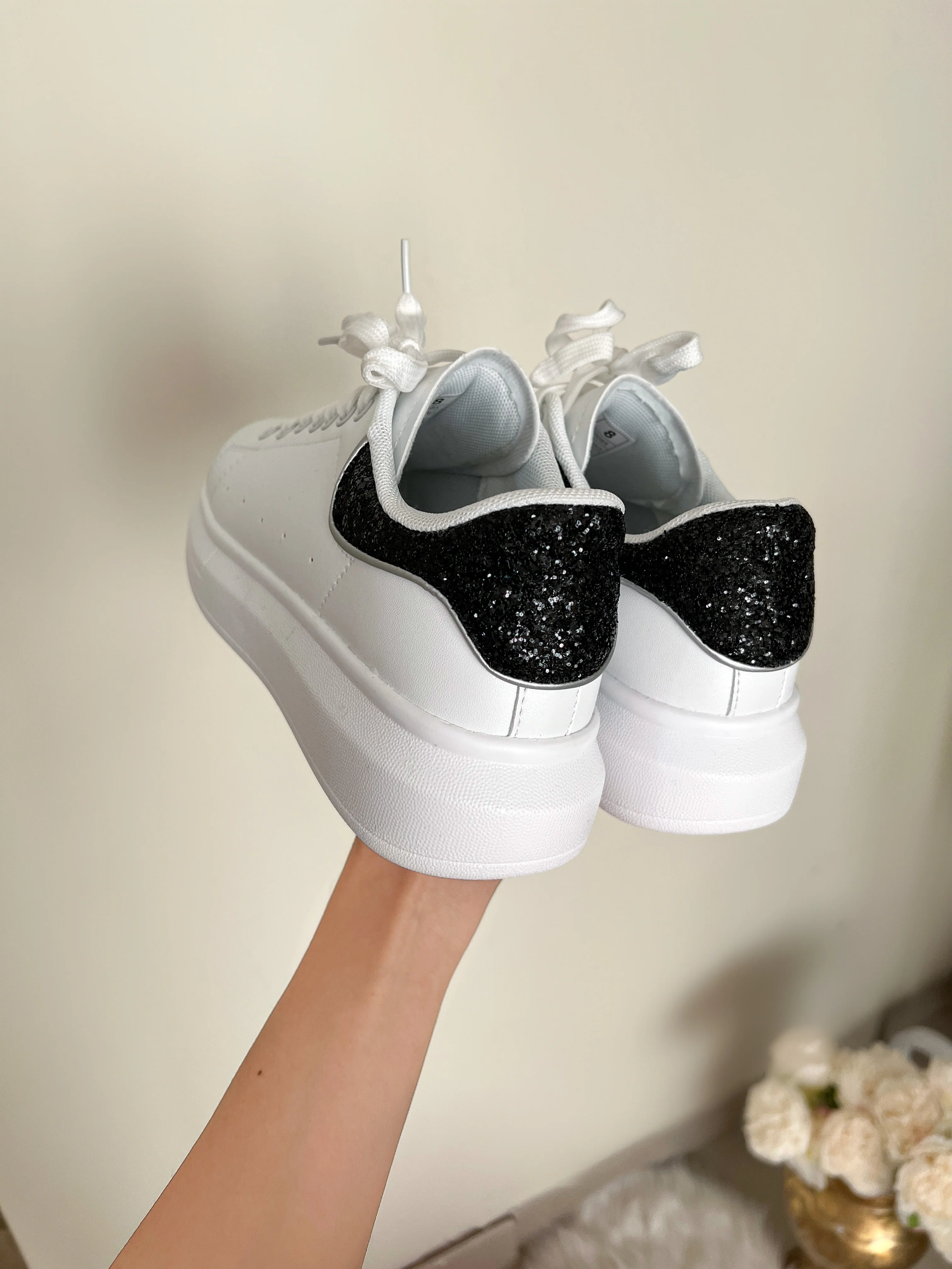 TENIS BLANCOS CON NEGRO - Image 4