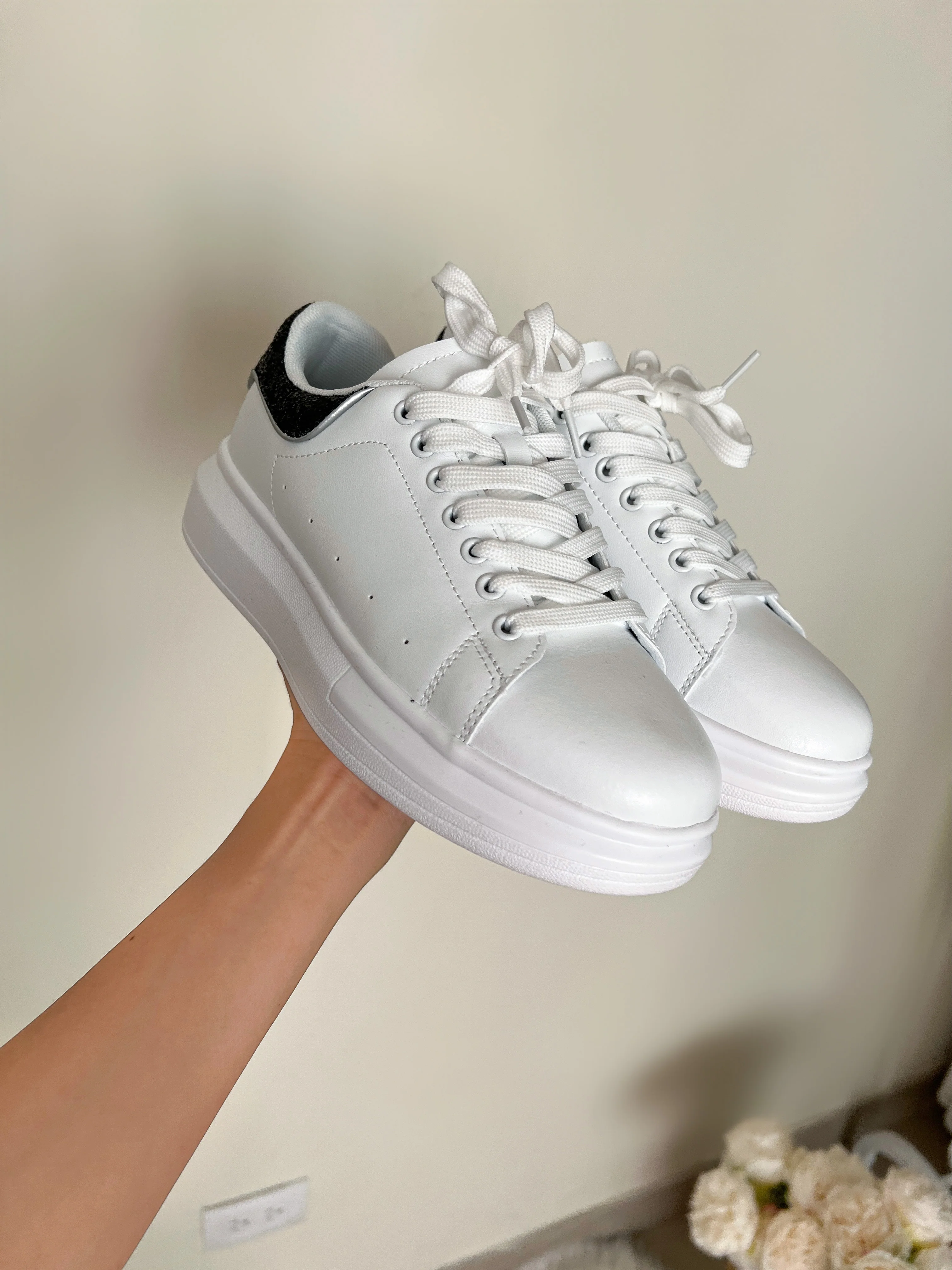 TENIS BLANCOS CON NEGRO - Image 5