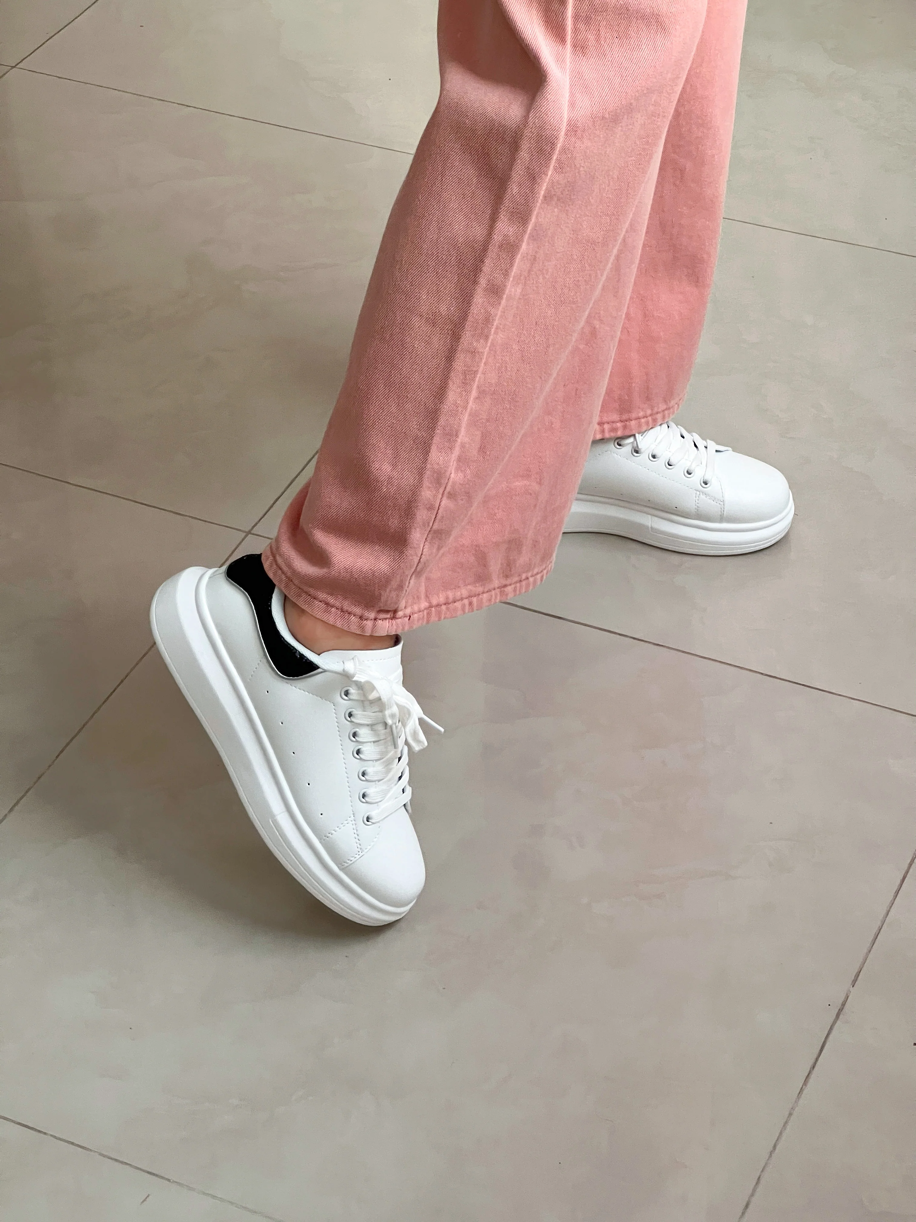 TENIS BLANCOS CON NEGRO - Image 6