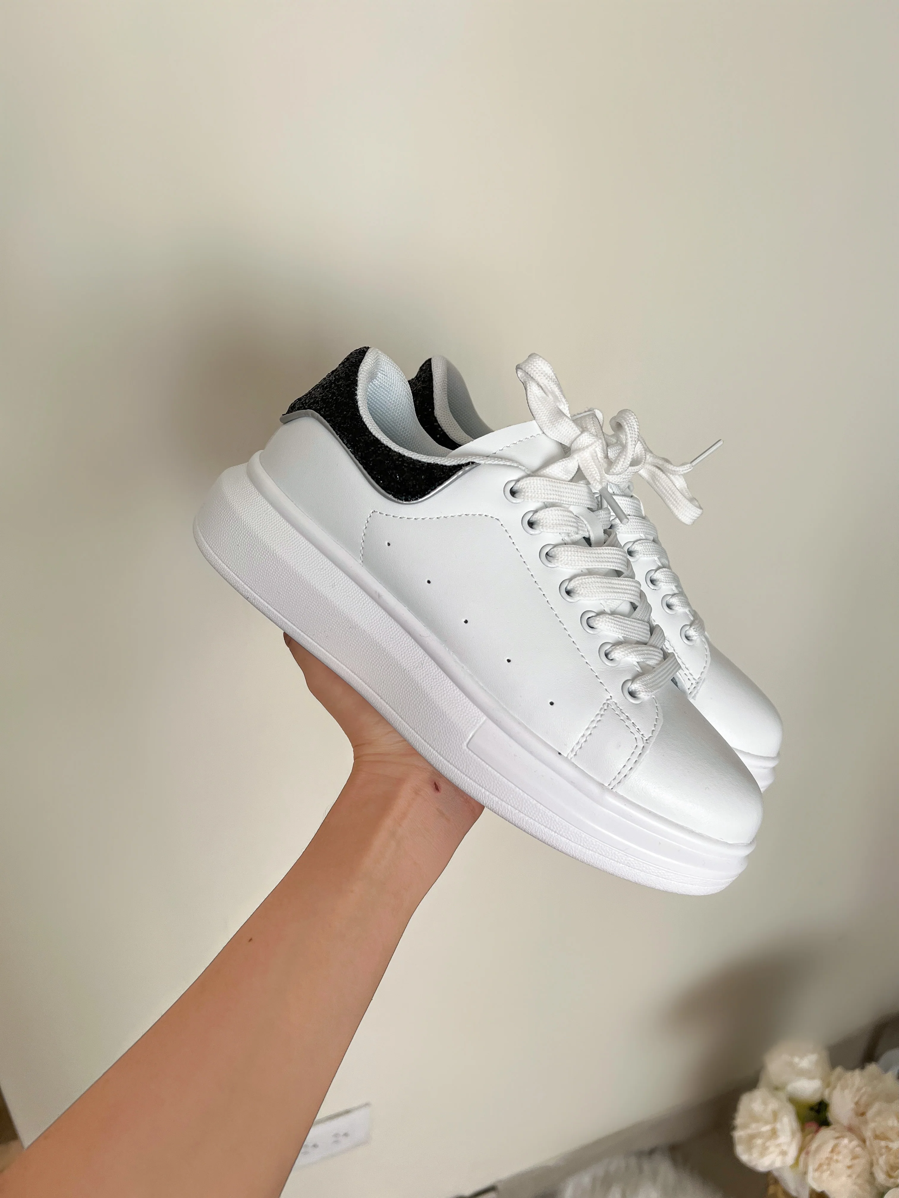 TENIS BLANCOS CON NEGRO - Image 8