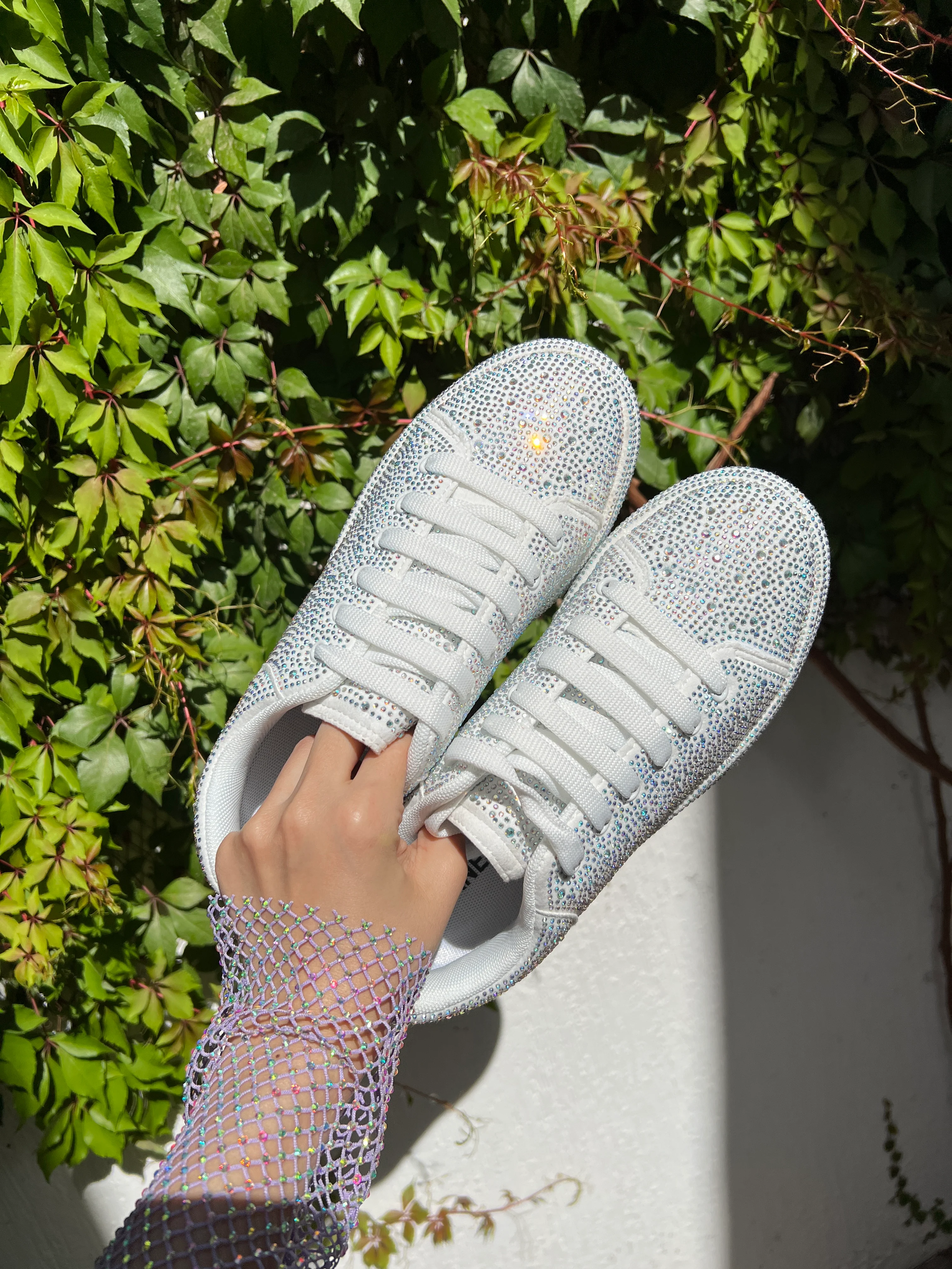 TENIS BLANCO CON PEDRERÍA - Image 3