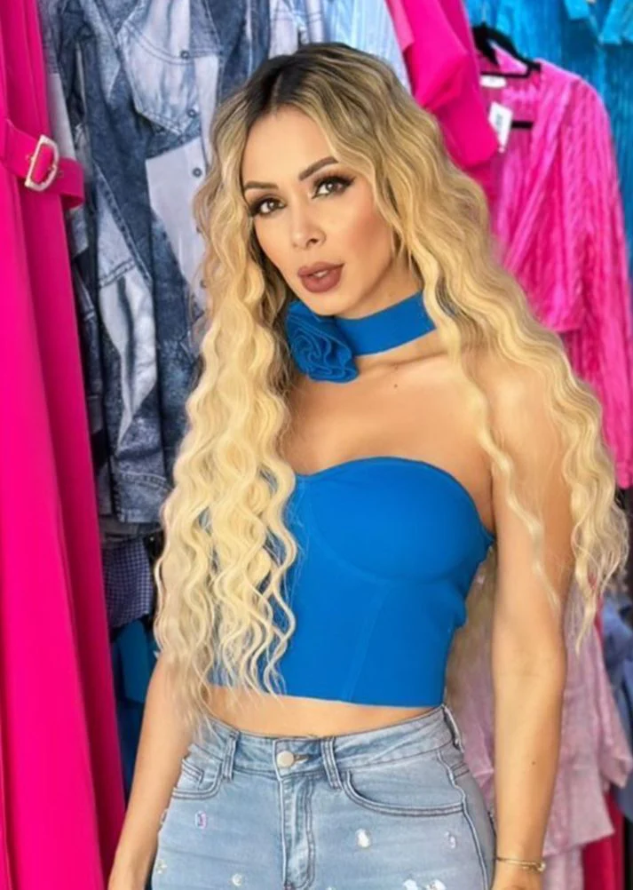 TOP AZUL CON FLOR