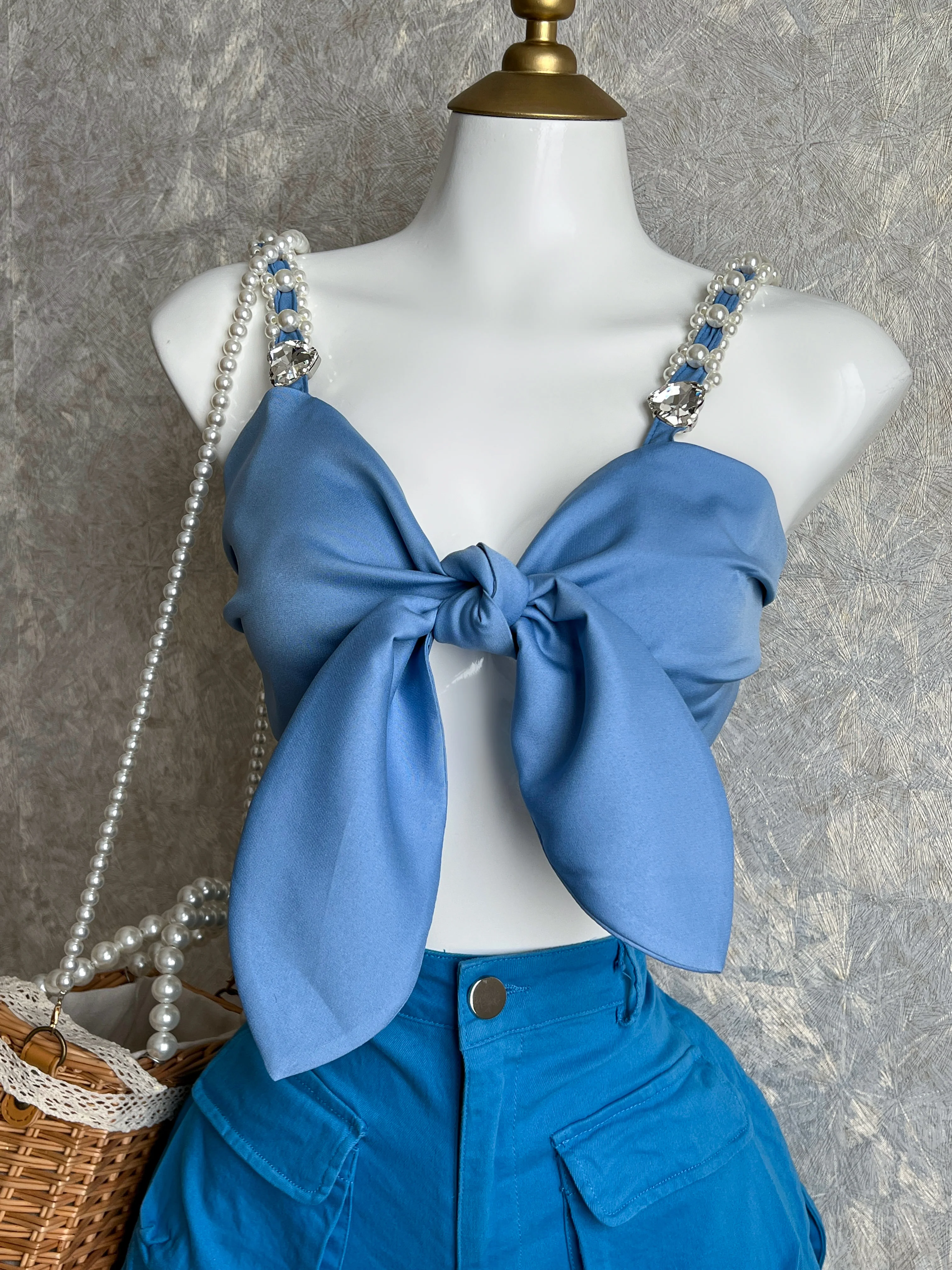 TOP AZUL CON PERLA Y PEDRERÍA - Image 2