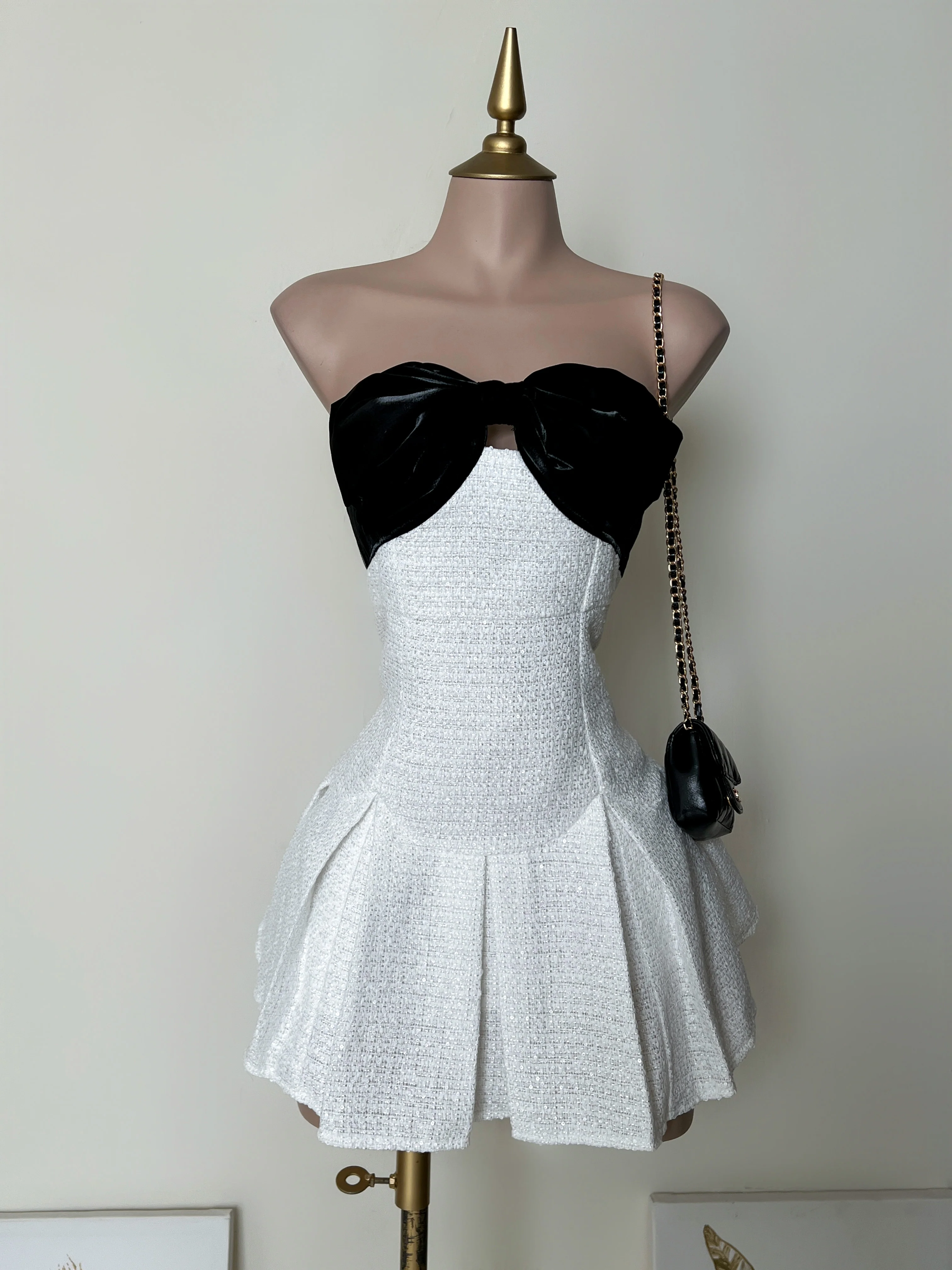 VESTIDO CORTO CON PRENDEDOR - Image 2